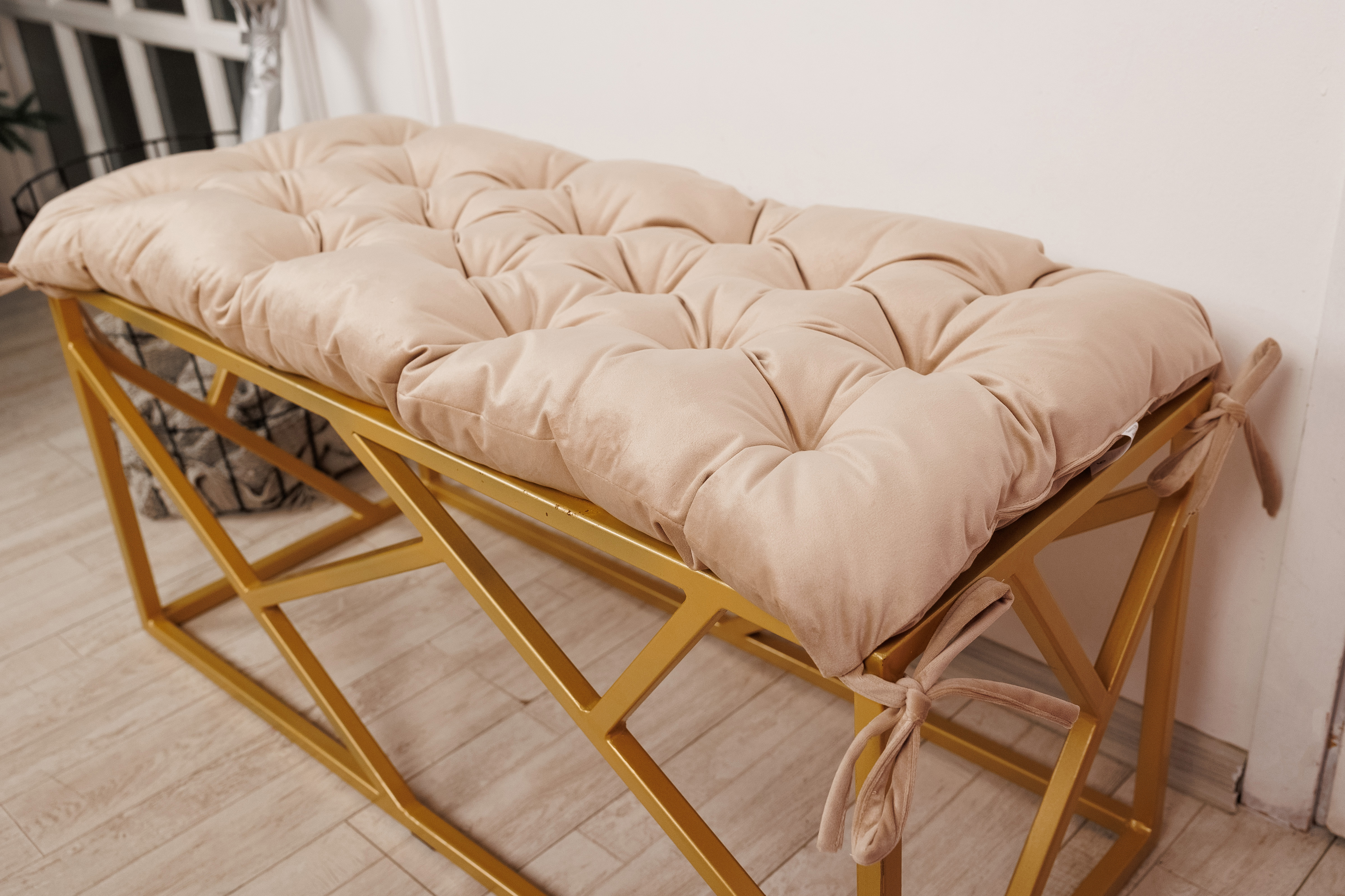 Изображение товара Подушка пикованная Alberica ВелюрПМ 45x100 см бежевый мягкий износостойкий материал