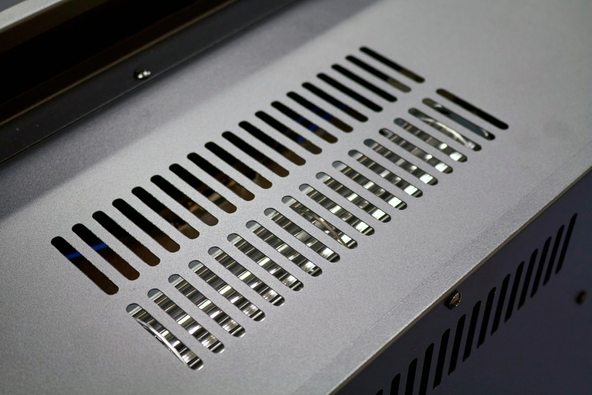 Изображение товара Каминокомплект REALFLAME COUNTRY 26 WT с очагом GENIUS 26 в белом цвете