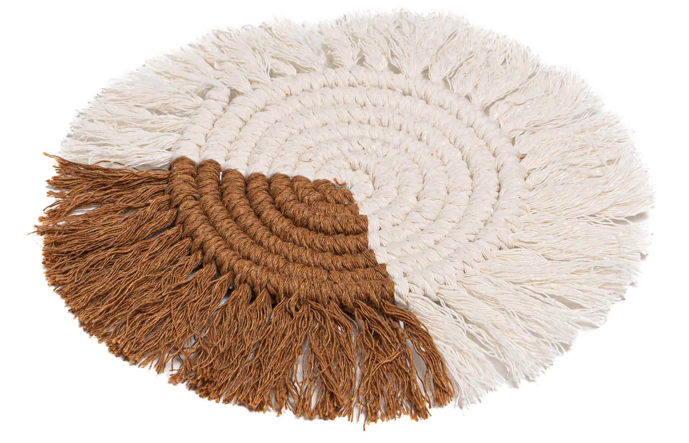 Изображение товара Декор настольный бежевый 18 см - стильный аксессуар для дома