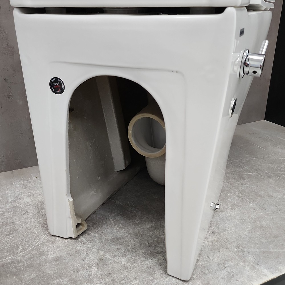 Изображение товара Унитаз-компакт Bloomix Barron AD3091TSB/UF1 безободковый торнадо с функцией биде и смесителем