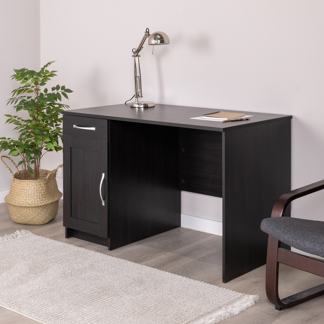 Изображение товара Стол письменный Гуд Лакк Кастор 2.03.06.030.5 с тумбой 115.6x75x65 см ЛДСП цвет венге