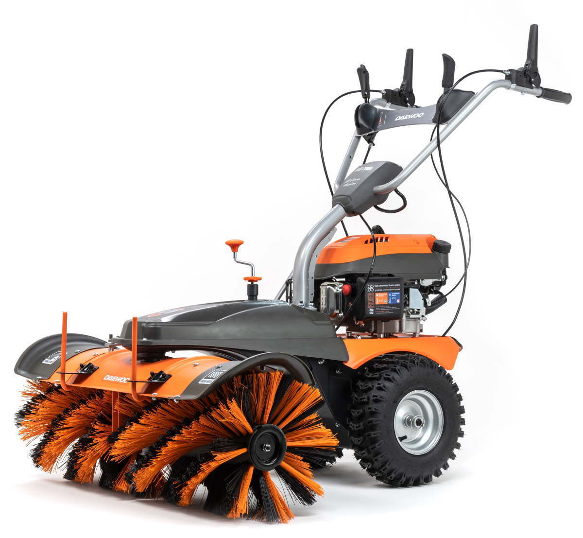 Изображение товара Бензиновая подметальная машина DAEWOO DASC 70100 с мощностью 8 л.с., шириной 100 см