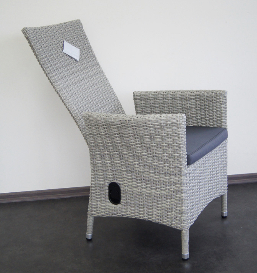 Изображение товара Садовое кресло Azzura Capri из искусственного ротанга с подушкой