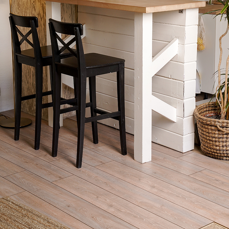 Изображение товара Ламинат Vekoz Floor Verde Дуб Оригинальный 32 класс толщина 8 мм с фаской 2.098 м², цена за упаковку