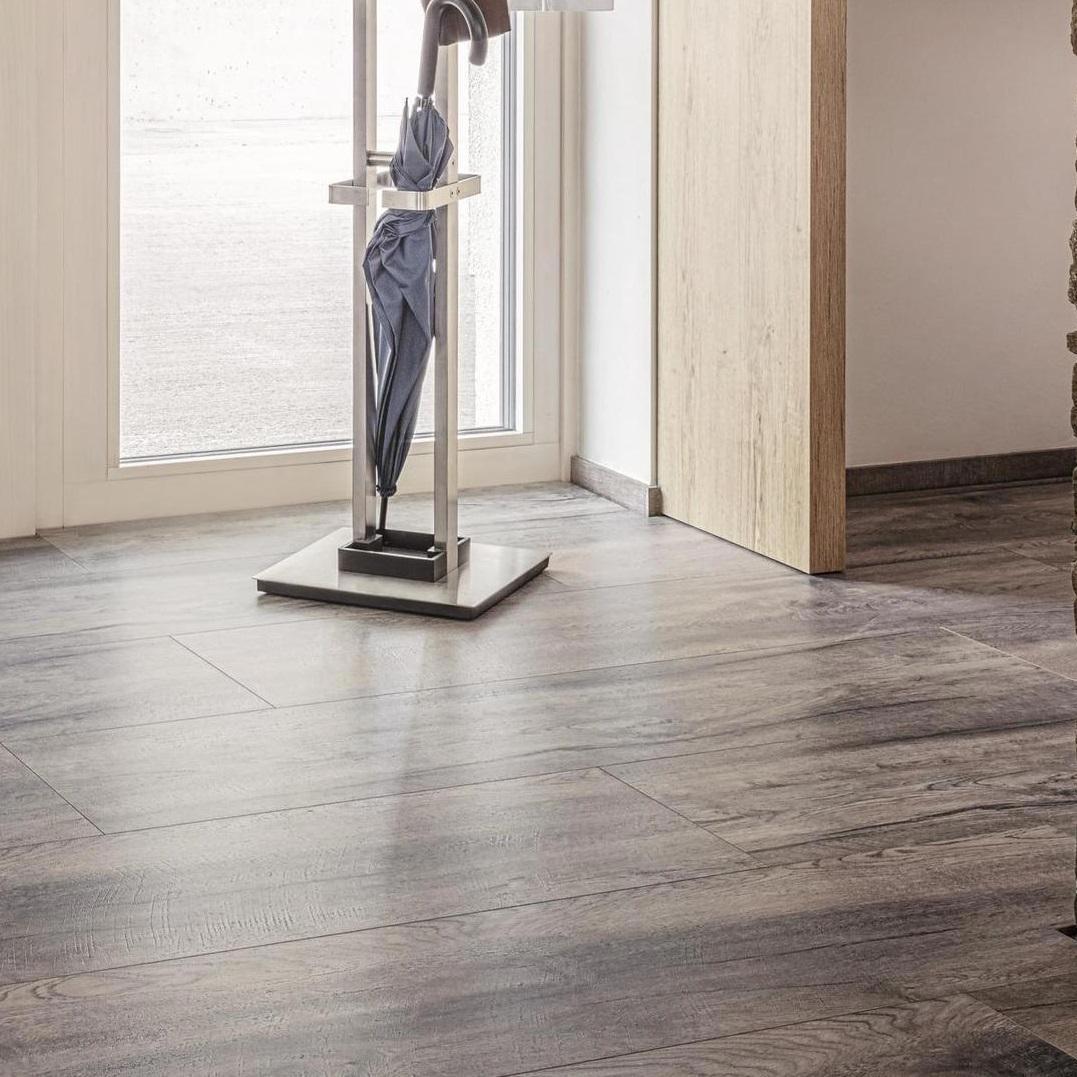 Изображение товара Ламинат Kaindl Oak Saloon Tombstone 33 класс влагостойкий с фаской 2.55 м²