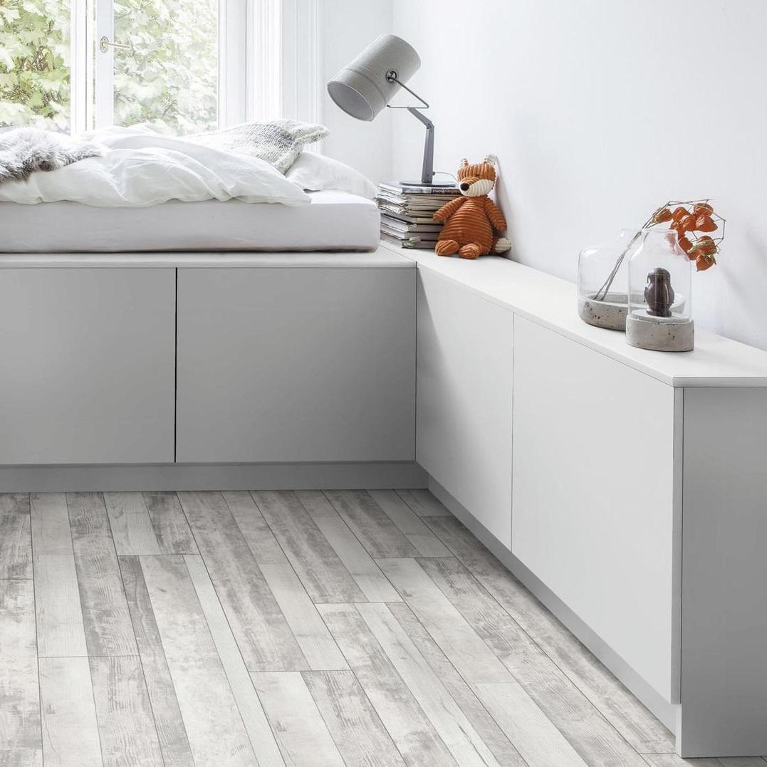 Изображение товара Ламинат Kaindl Сосна Деревенская многополосная 33 класс 8 мм с фаской 2.40 м²