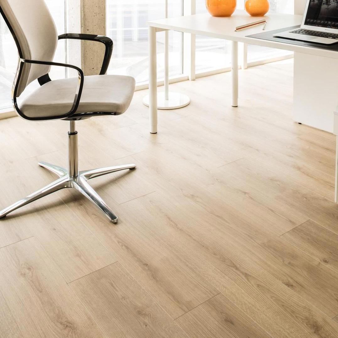 Изображение товара Ламинат Kaindl Дуб Классик 33 класс 8 мм с фаской и влагостойкостью