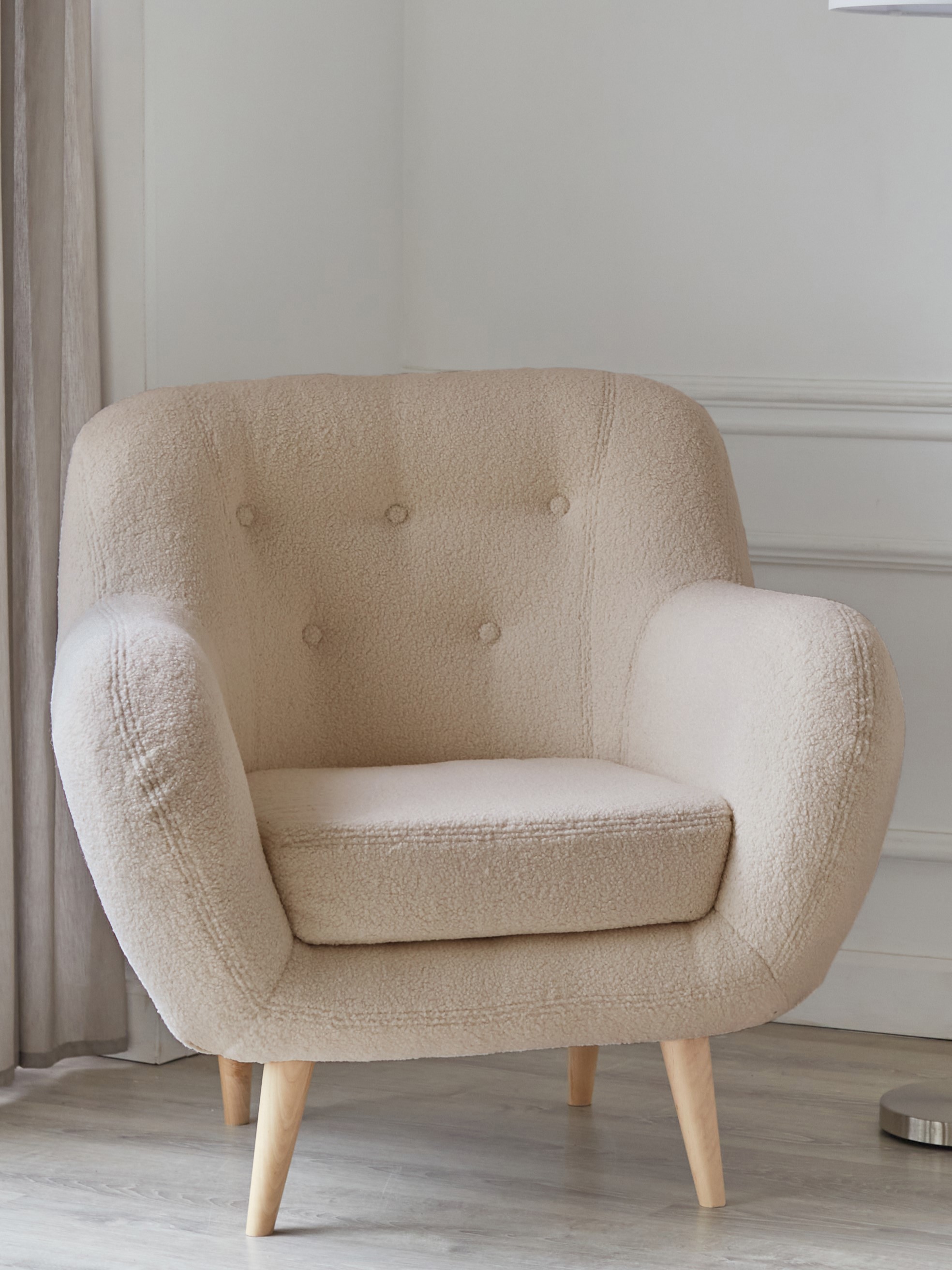 Изображение товара Стильное кресло Элефант из искусственного меха светло-бежевое быстро доставляется