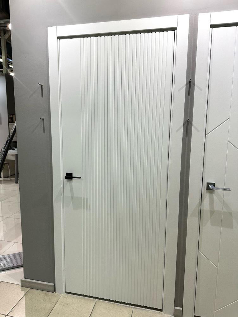 Изображение товара Комплект межкомнатной двери Легенда Лонг-3 глухая 200x70см эмаль цвет белый с коробом и наличниками