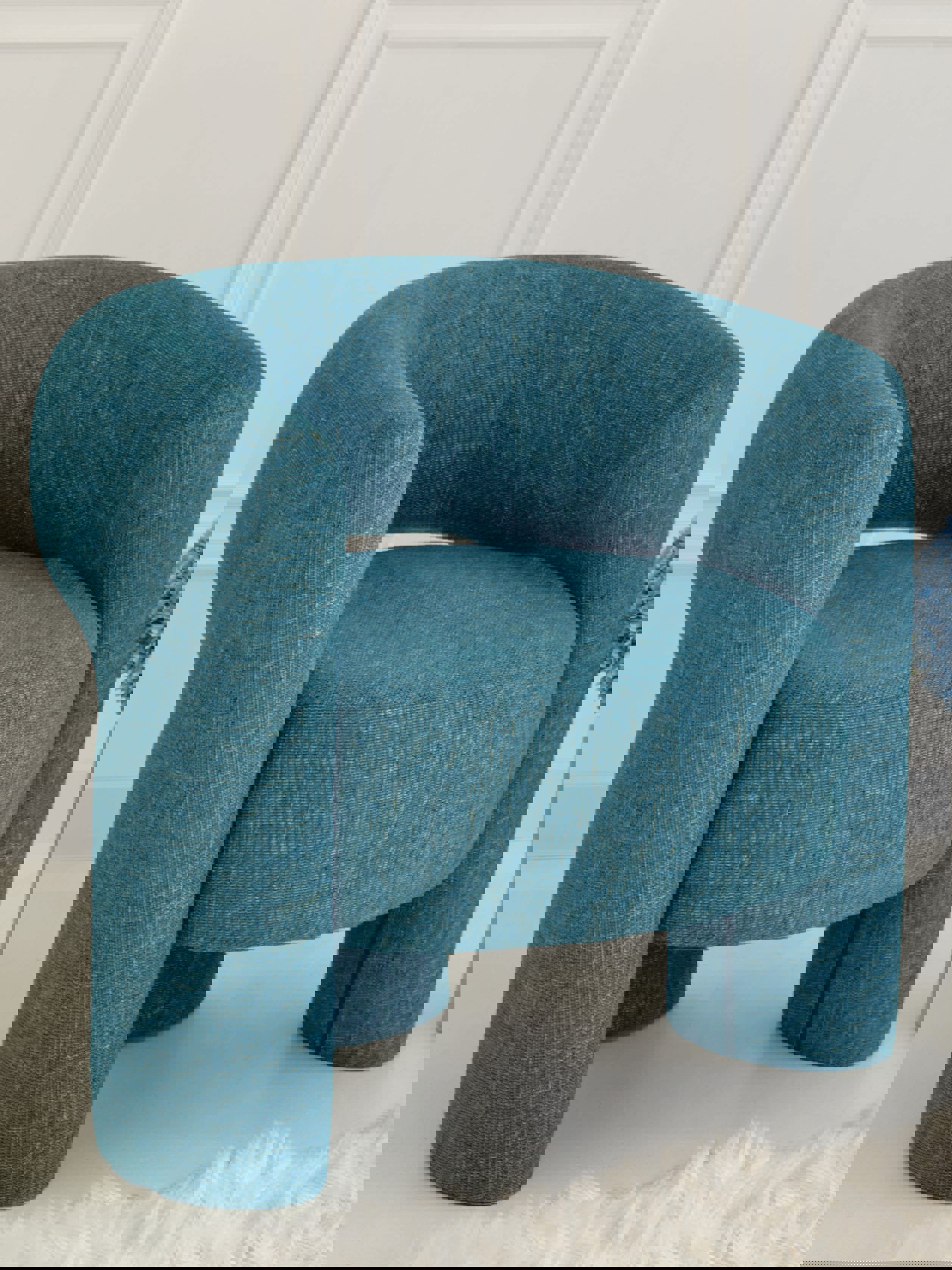 Изображение товара Мягкое кресло Клэр из искусственного меха с ножками, 77x74x77 см