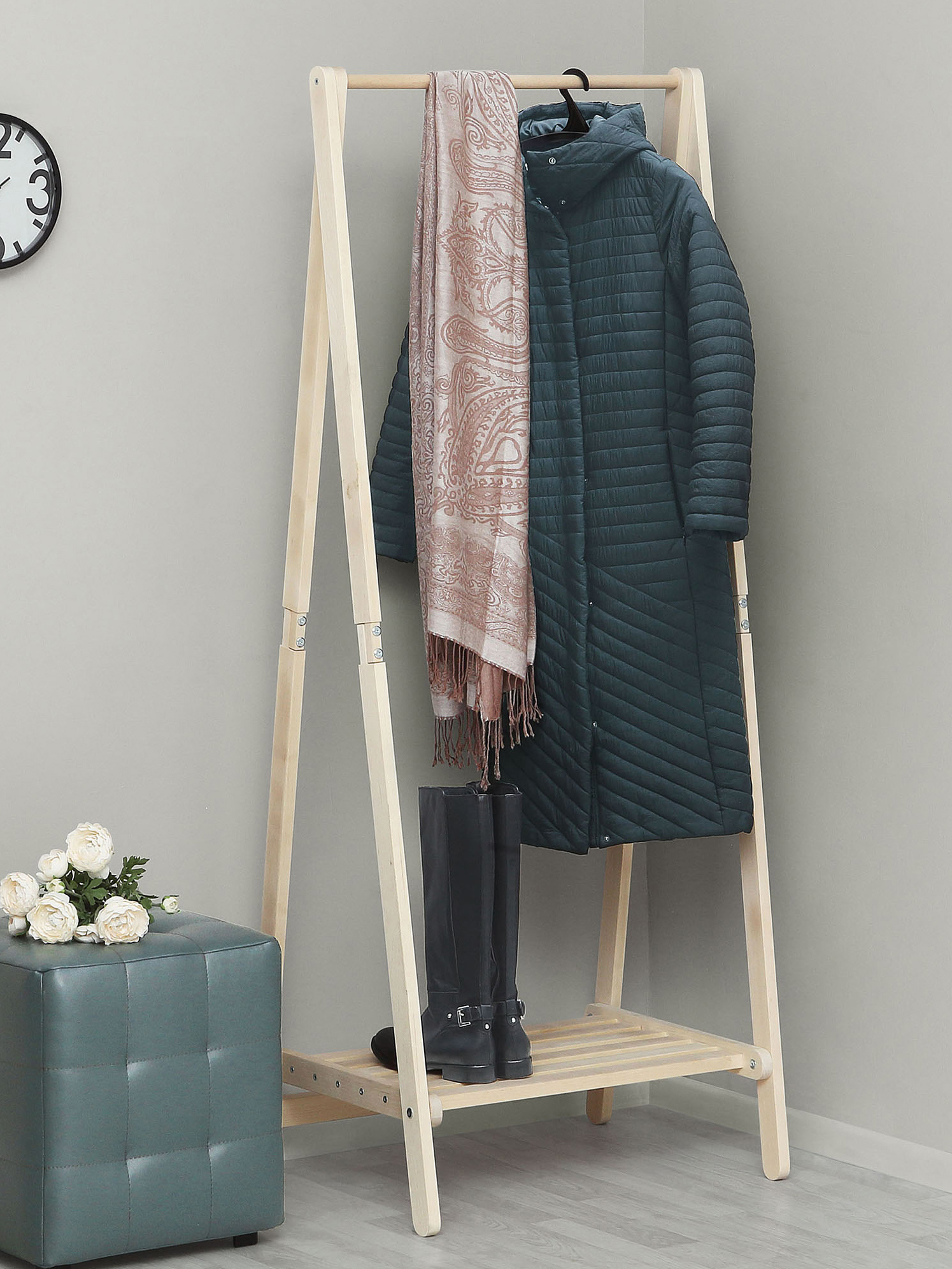 Изображение товара Напольная вешалка Мебелик 9560 из берёзы с телескопической регулировкой и нижней полкой