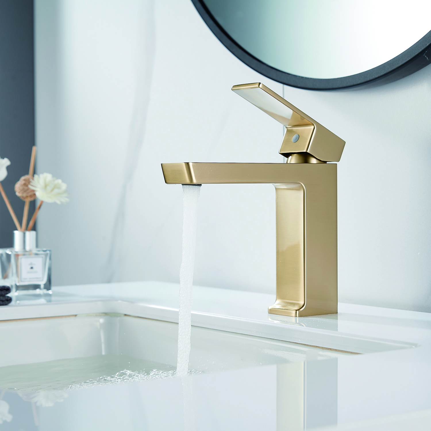 Изображение товара Смеситель для раковины Rose R1801G-1 золотой сатин рычажный с аэратором