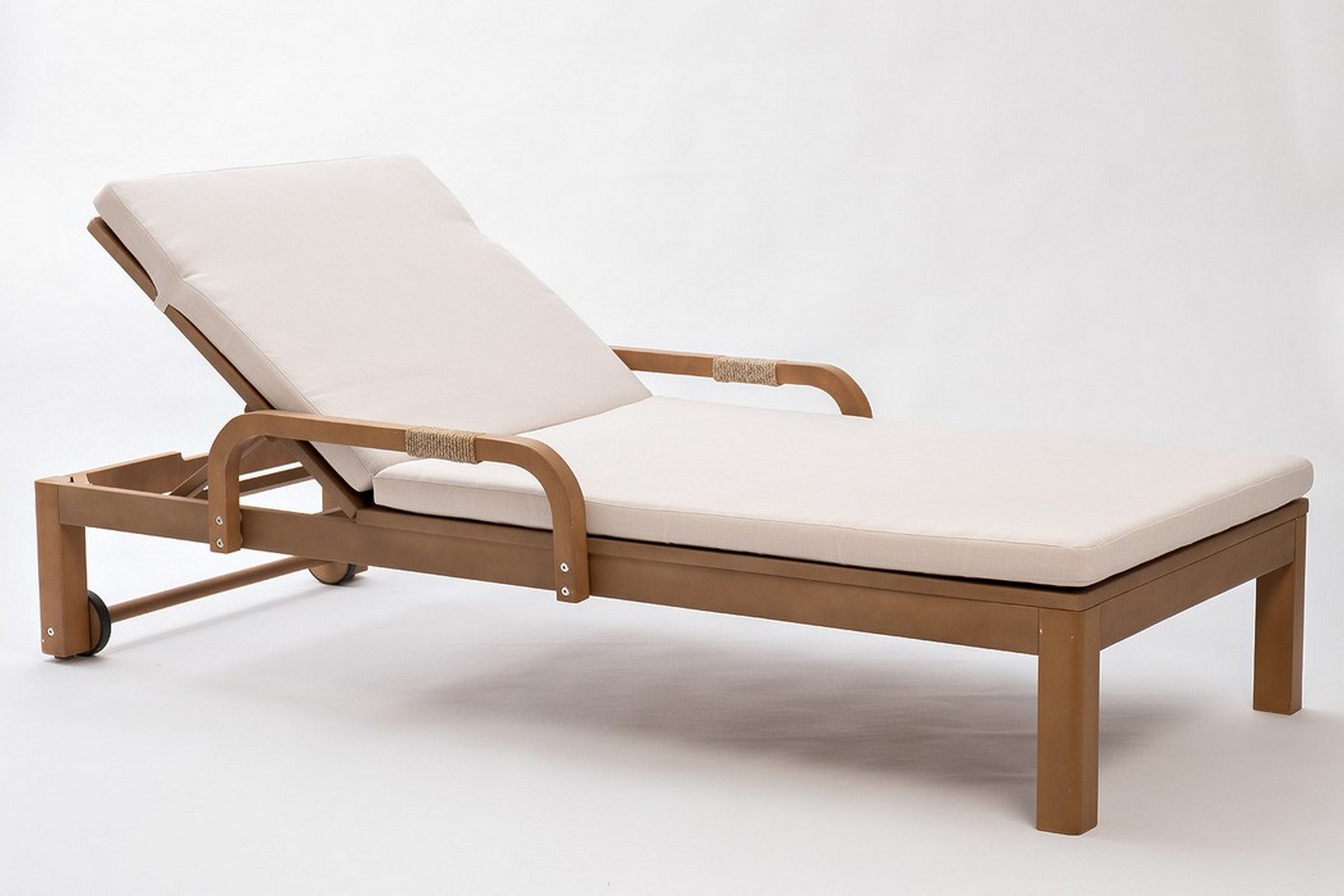 Изображение товара Шезлонг Joygarden Rimini из акации с подушками регулируемый 184x88.5 см