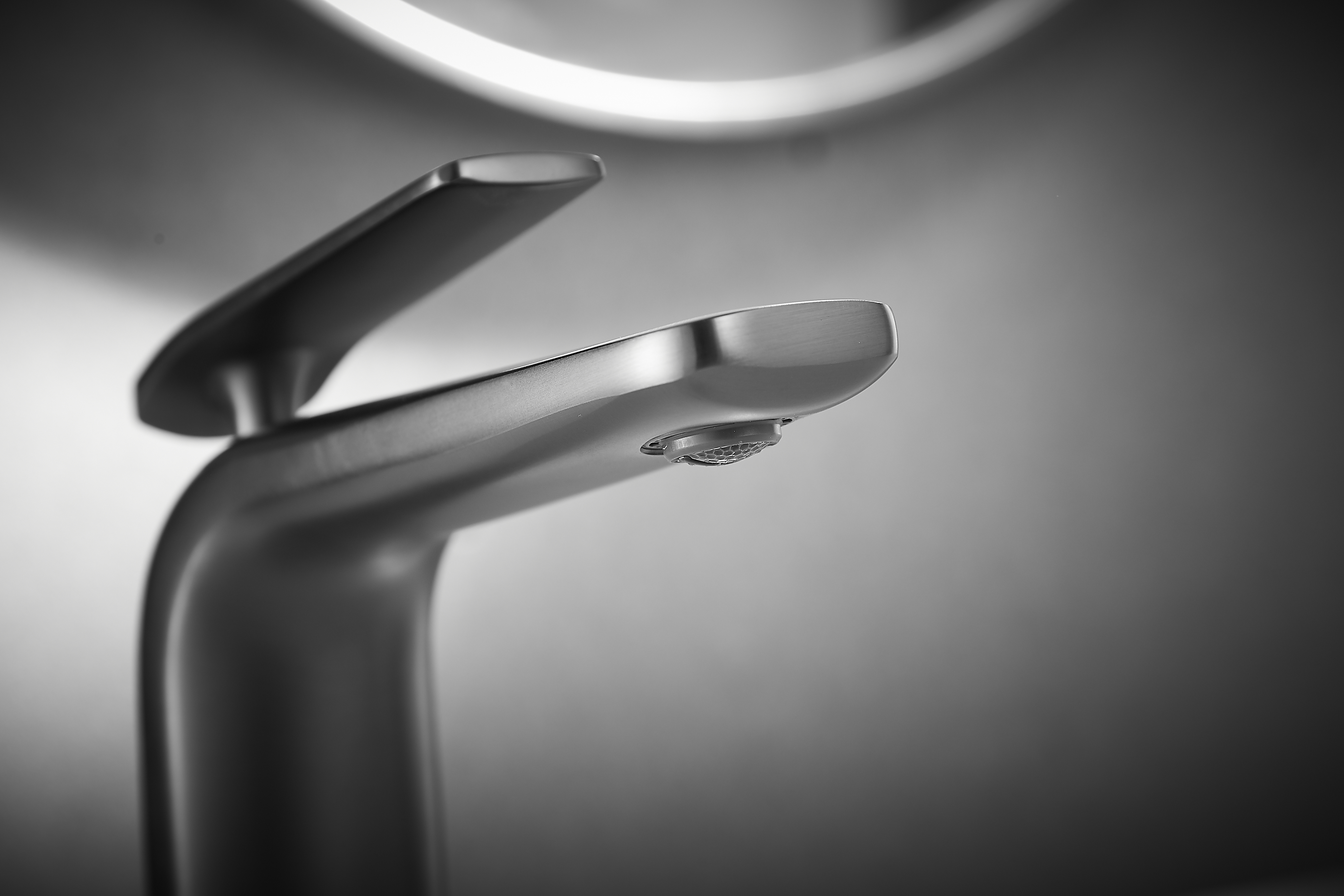 Изображение товара Смеситель для раковины Rose R3901T однорычажный графит