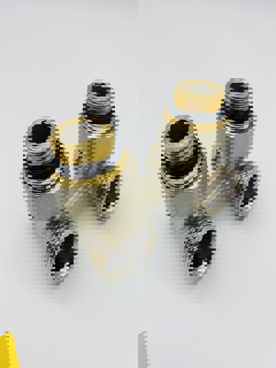 Изображение товара Узел нижнего подключения Н-образный Vieir VR309A латунь 1/2"x3/4" сгруппированный комплект