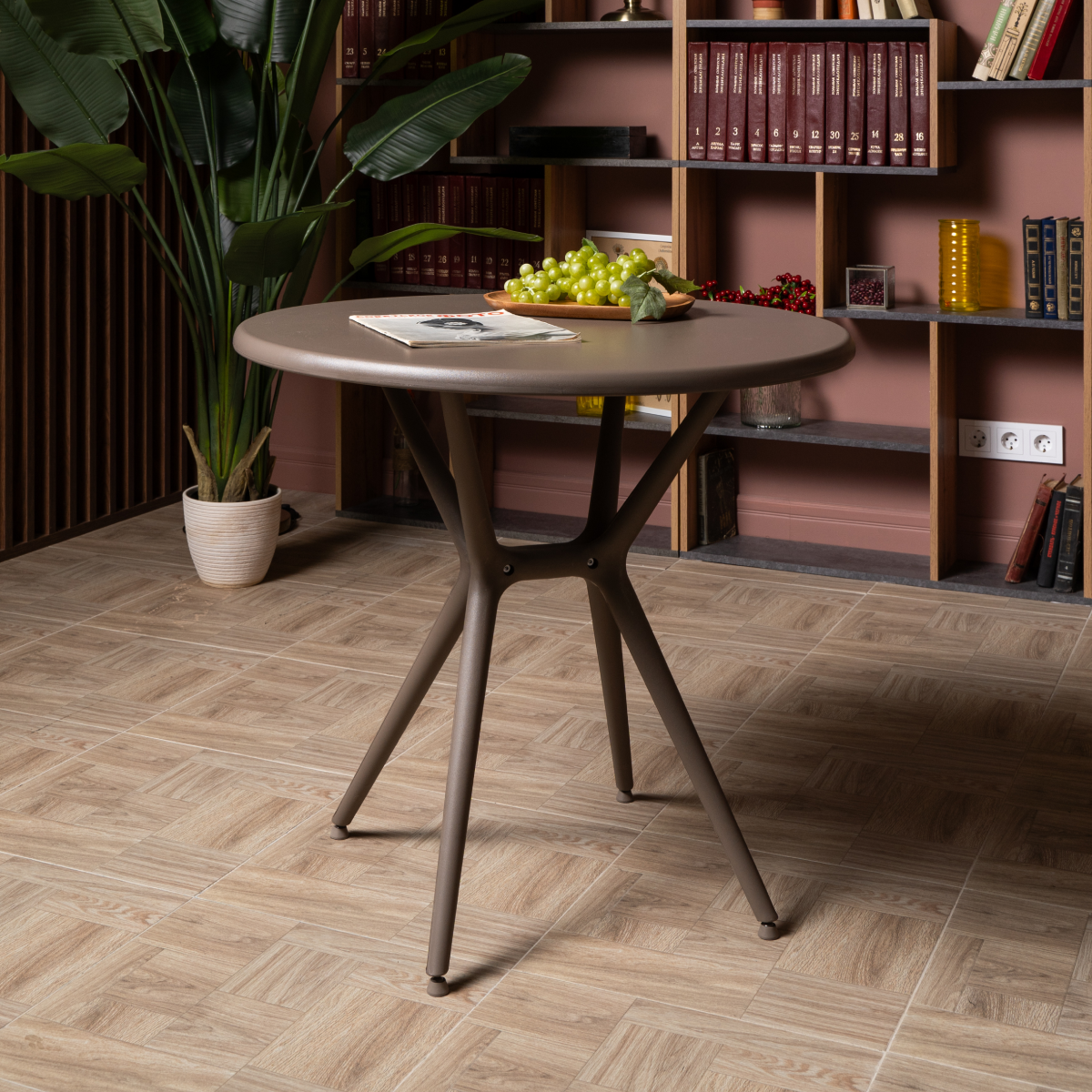 Изображение товара Садовый нераздвижной стол Royal family TOM 80х80х75 см пластиковый коричневый