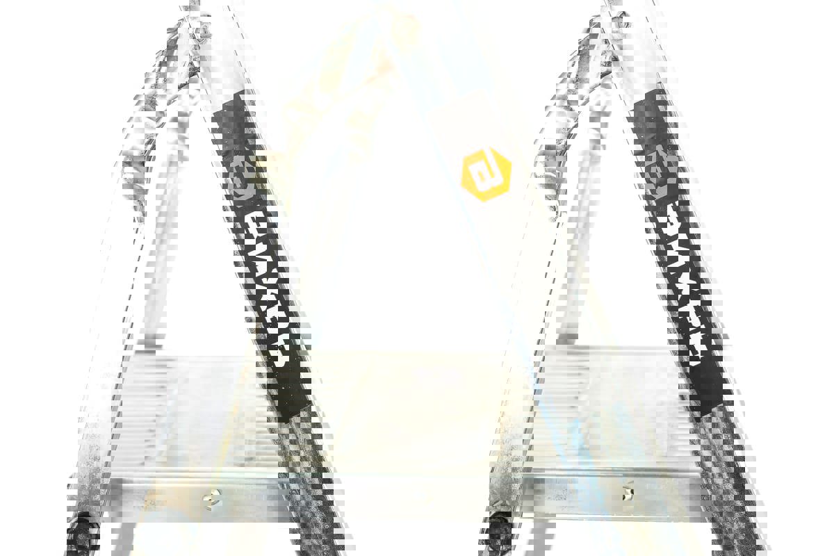 Изображение товара Стремянка стальная Вихрь 00-00008323 5 ступеней надежная и безопасная