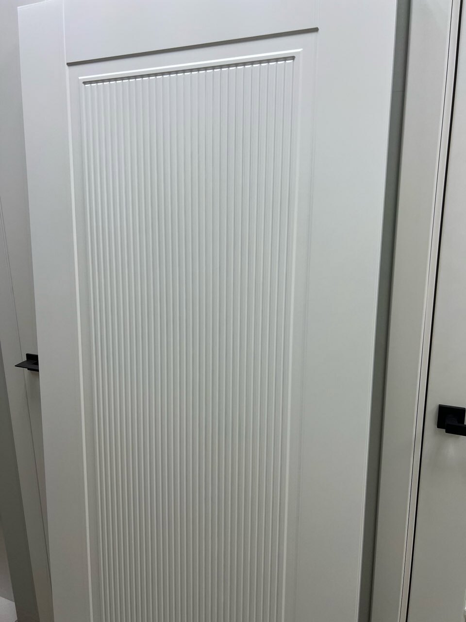 Изображение товара Комплект межкомнатной двери Легенда Лонг-1 глухая 200x70см эмаль цвет белый с коробом и наличниками Изображение товара Комплект межкомнатной двери Легенда Лонг-1 глухая 200x70см эмаль цвет белый с коробом и наличниками