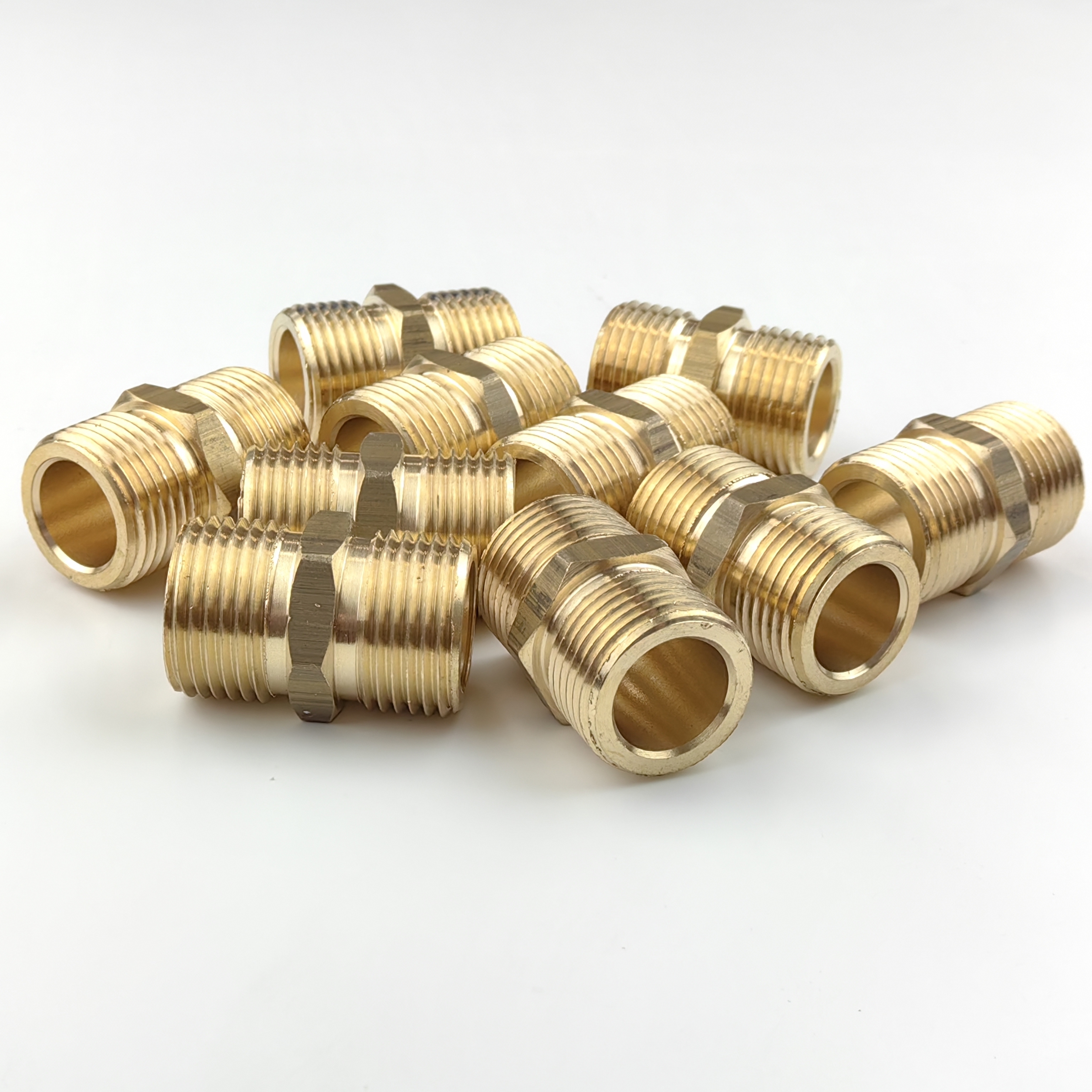 Изображение товара Латунный ниппель 3/8"x3/8" для водопровода и отопления, 10 шт