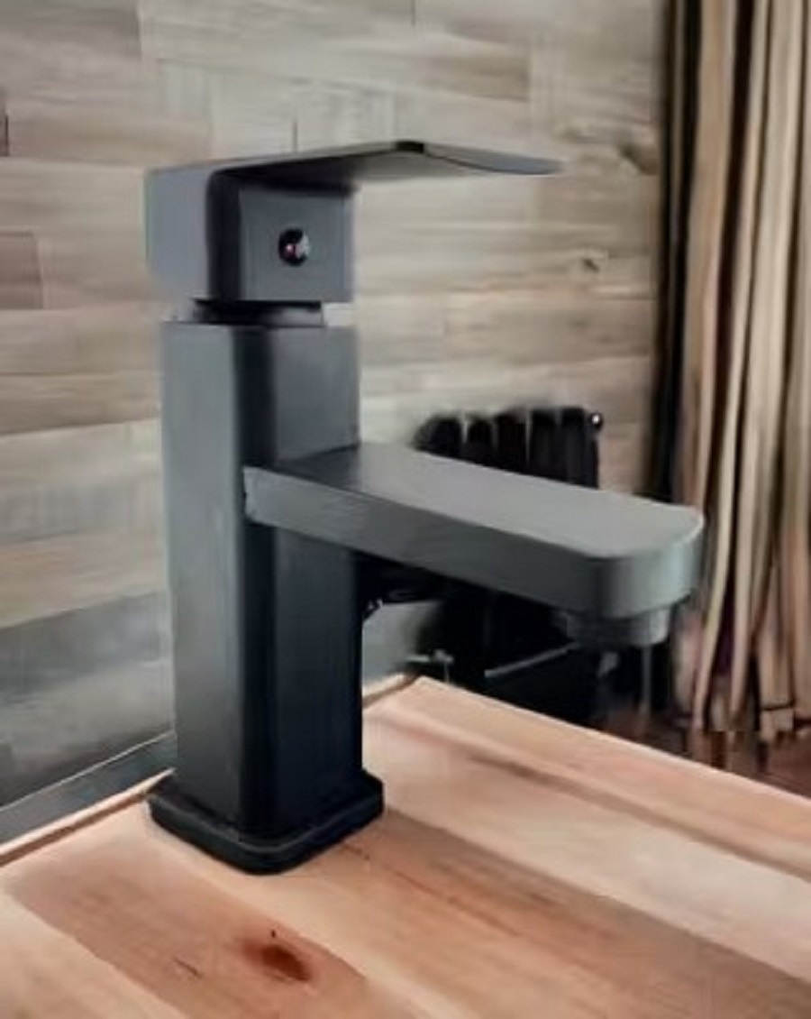 Изображение товара Смеситель для раковины Rainsberg R1001HF черный матовый однорычажный