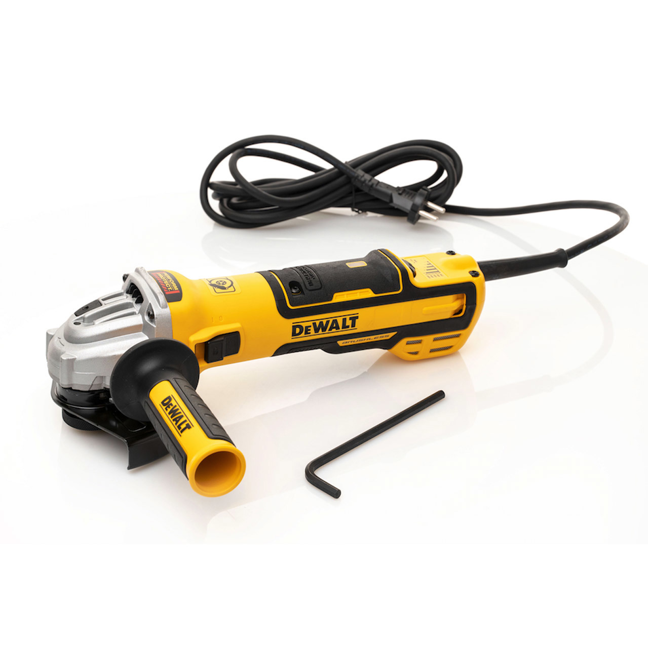 Изображение товара Угловая шлифовальная машина сетевая Dewalt DWE4357-QS, 800 Вт, 125 мм