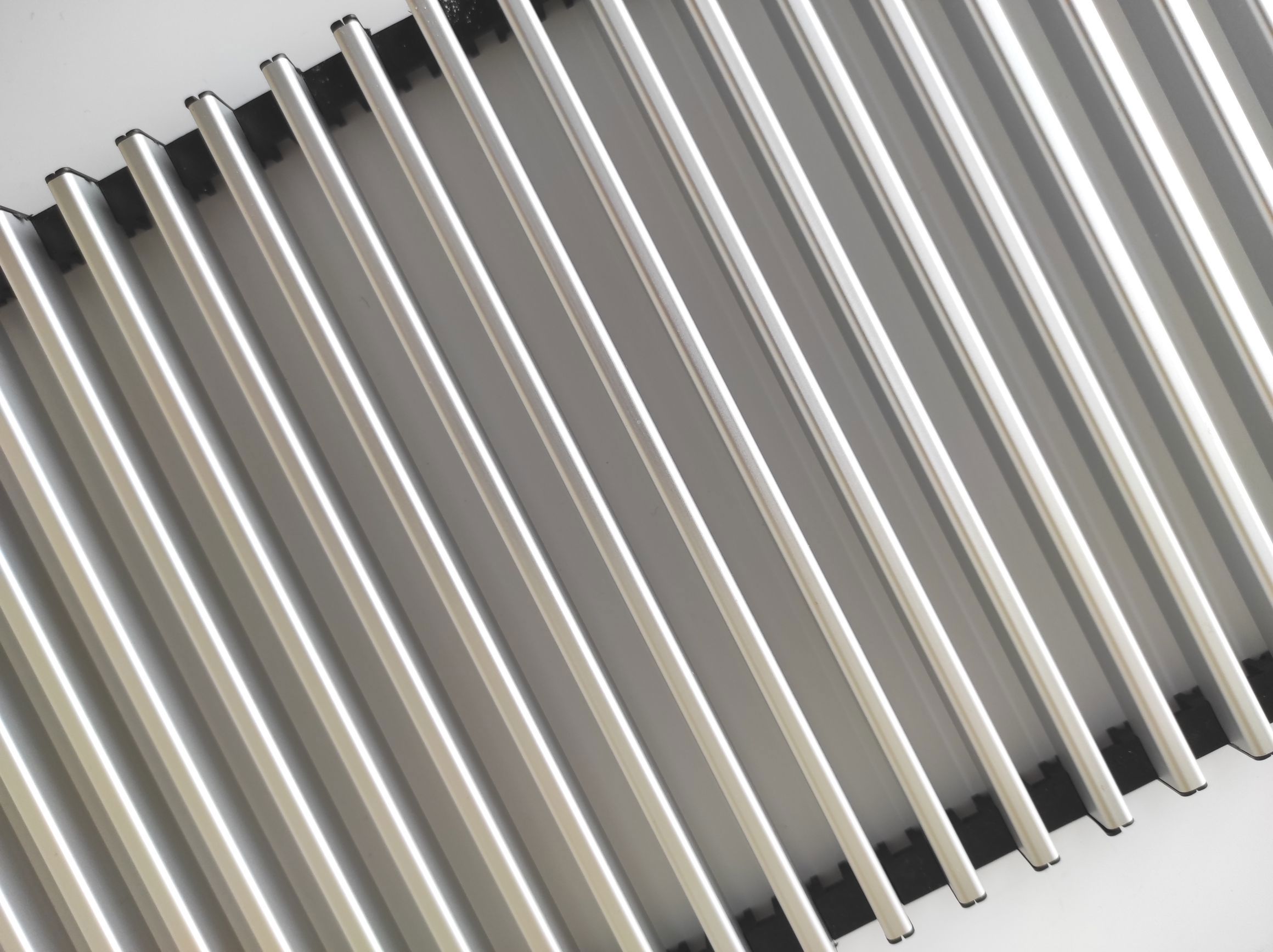 Изображение товара Алюминиевая декоративная решетка для радиатора Kvz 1000x171 мм серый