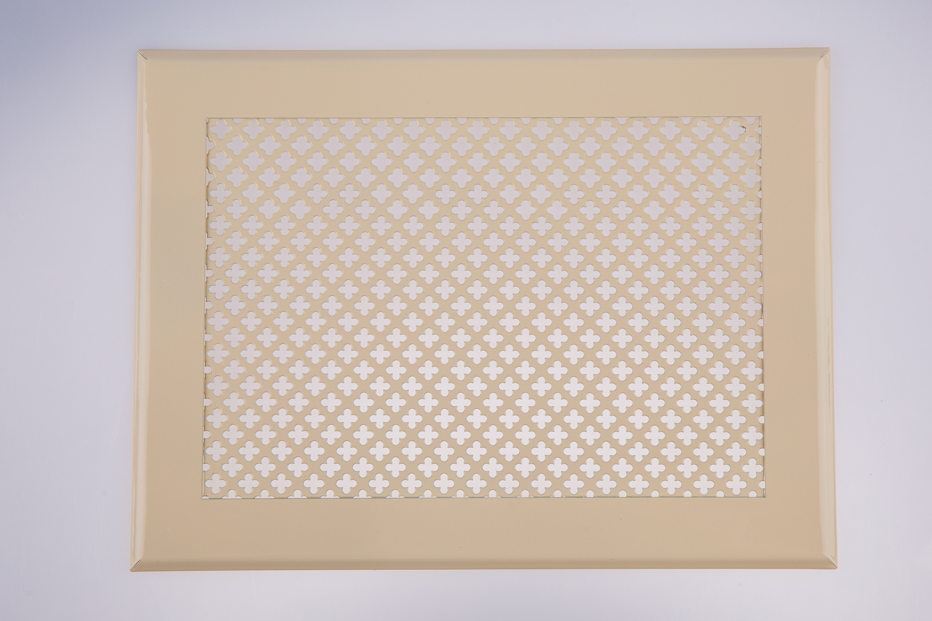 Изображение товара Решетка вентиляционная Шамрай 180x240 мм сталь перфорация цветок цвет кремовый