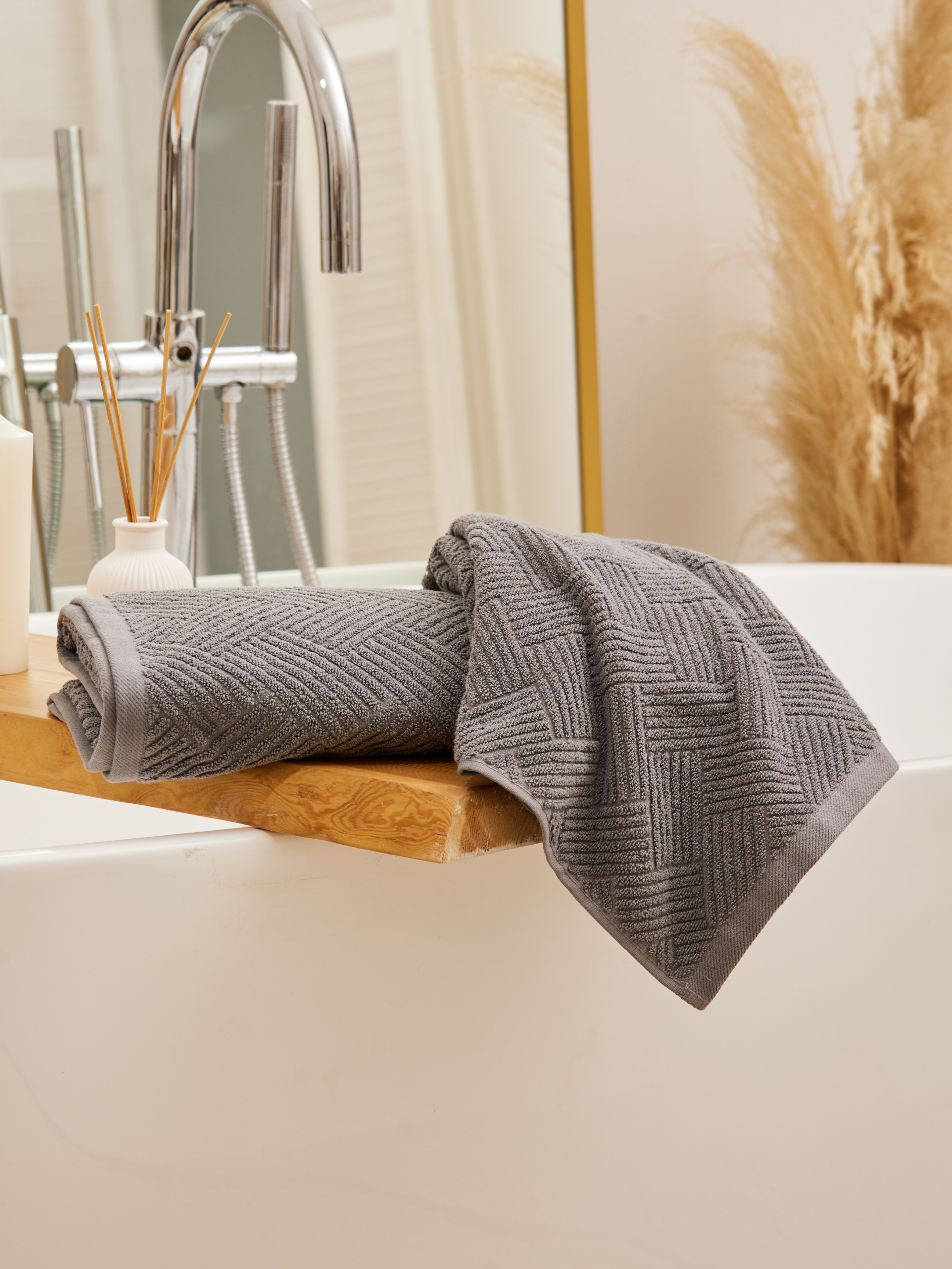 Изображение товара Полотенце TAC VENTURA для ванной 50x90 см серое махровое стильное и практичное