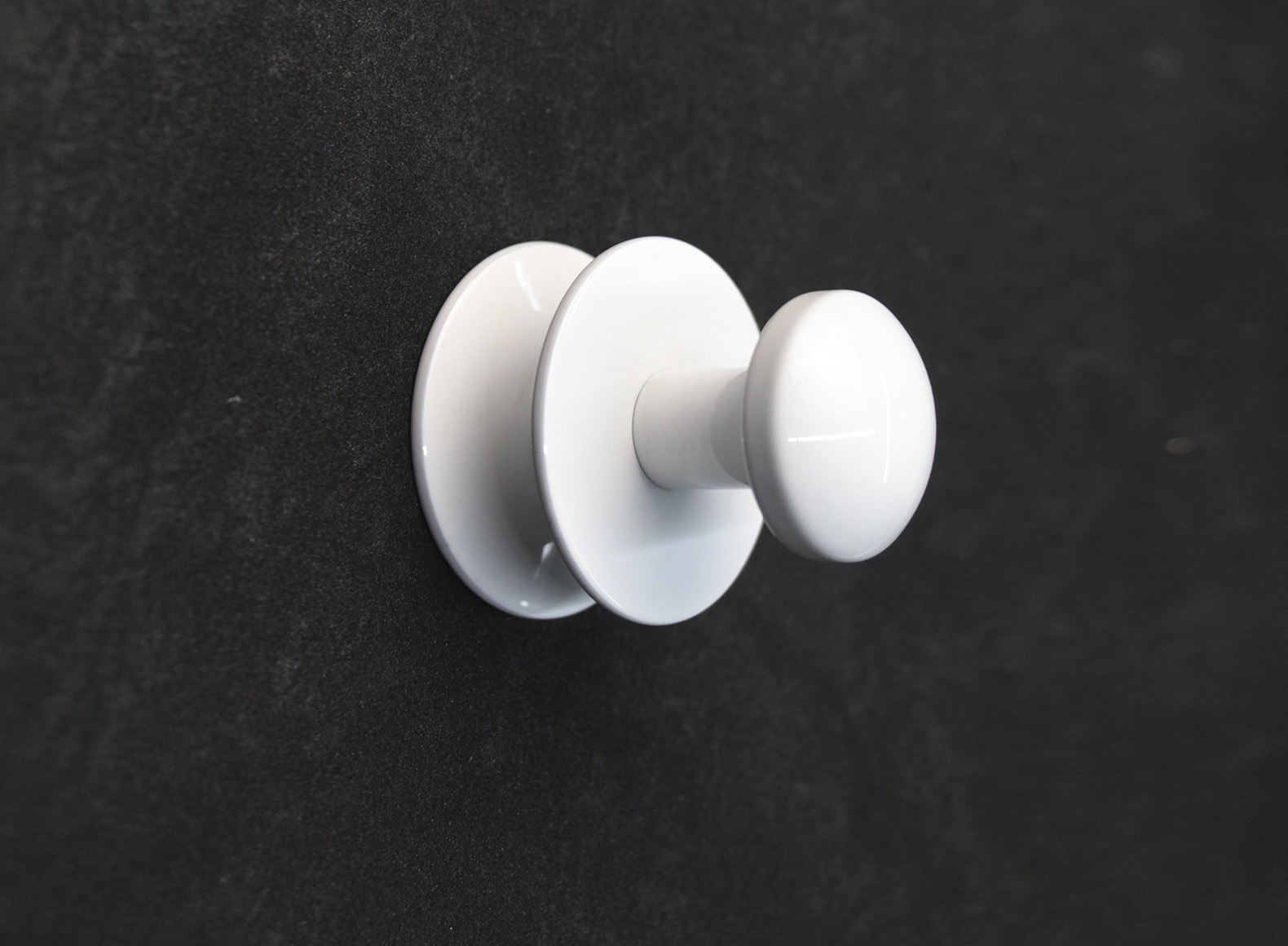 Изображение товара Крючок Steel Art белый глянец из нержавеющей стали для ванной