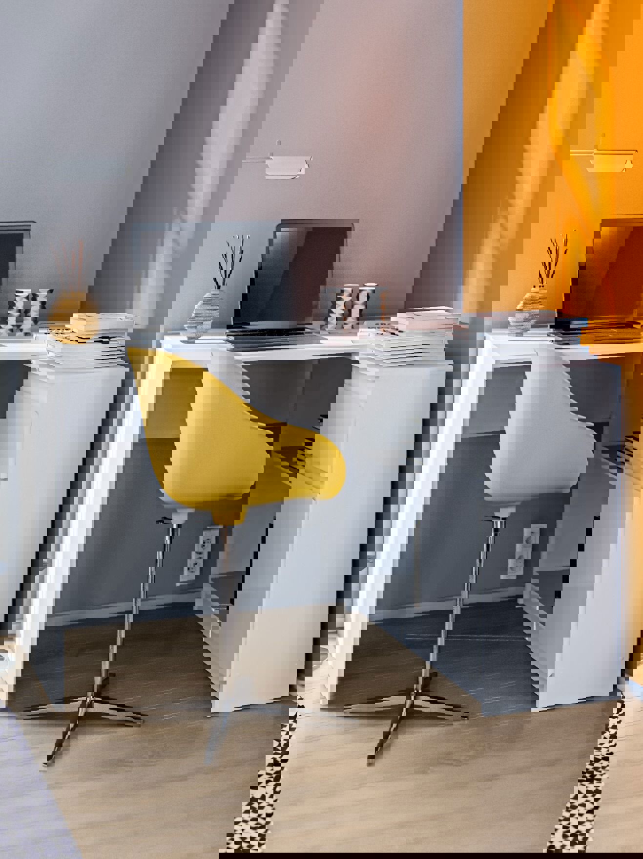 Изображение товара Стол письменный Медея СБ-3239 из ЛДСП белого цвета с ящиками и полками