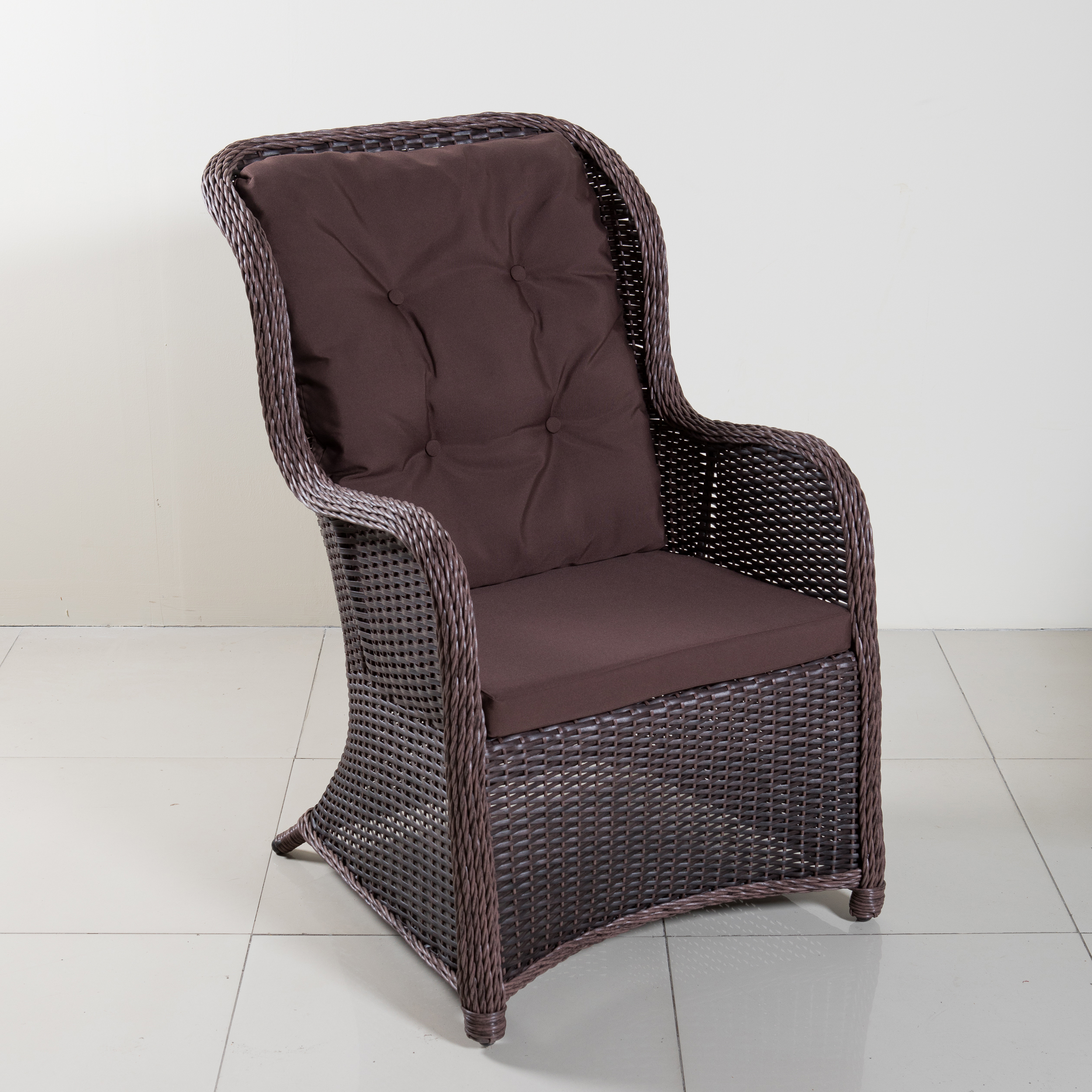 Изображение товара Стильное садовое кресло Aiko Amarant с подушками из ротанга коричневое