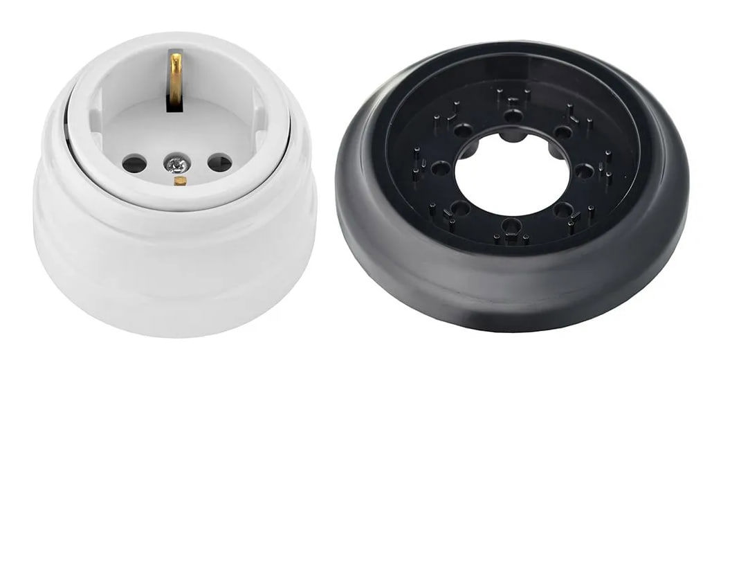 Изображение товара Розетка с рамкой накладная Bylectrica Ретро РА16-0202 ЮЛИГ.735212.470 с заземлением цвет черный/белый