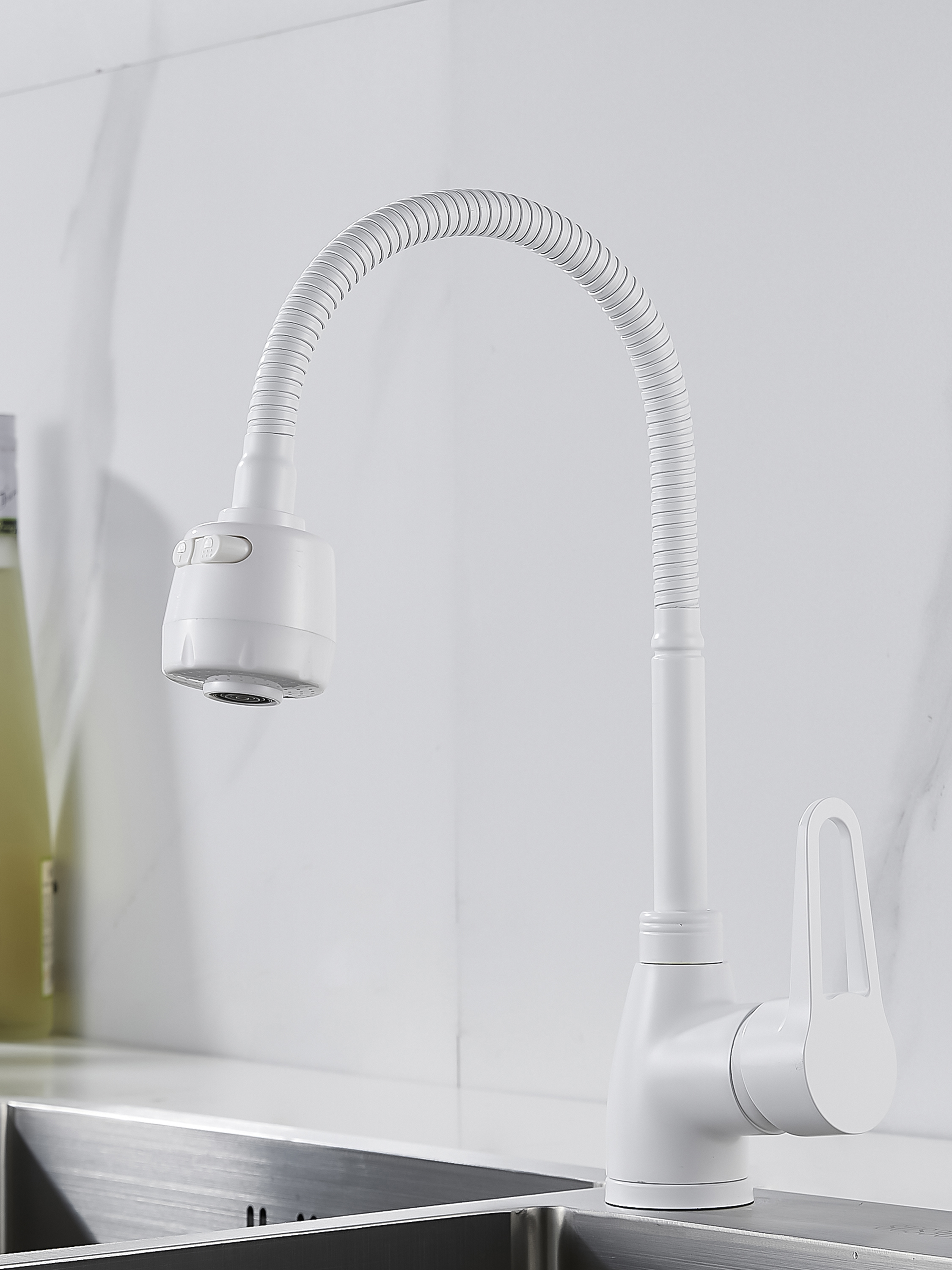 Изображение товара Смеситель для кухни Aloute A0613K-8 поворотный излив 13.5 см цвет белый премиум