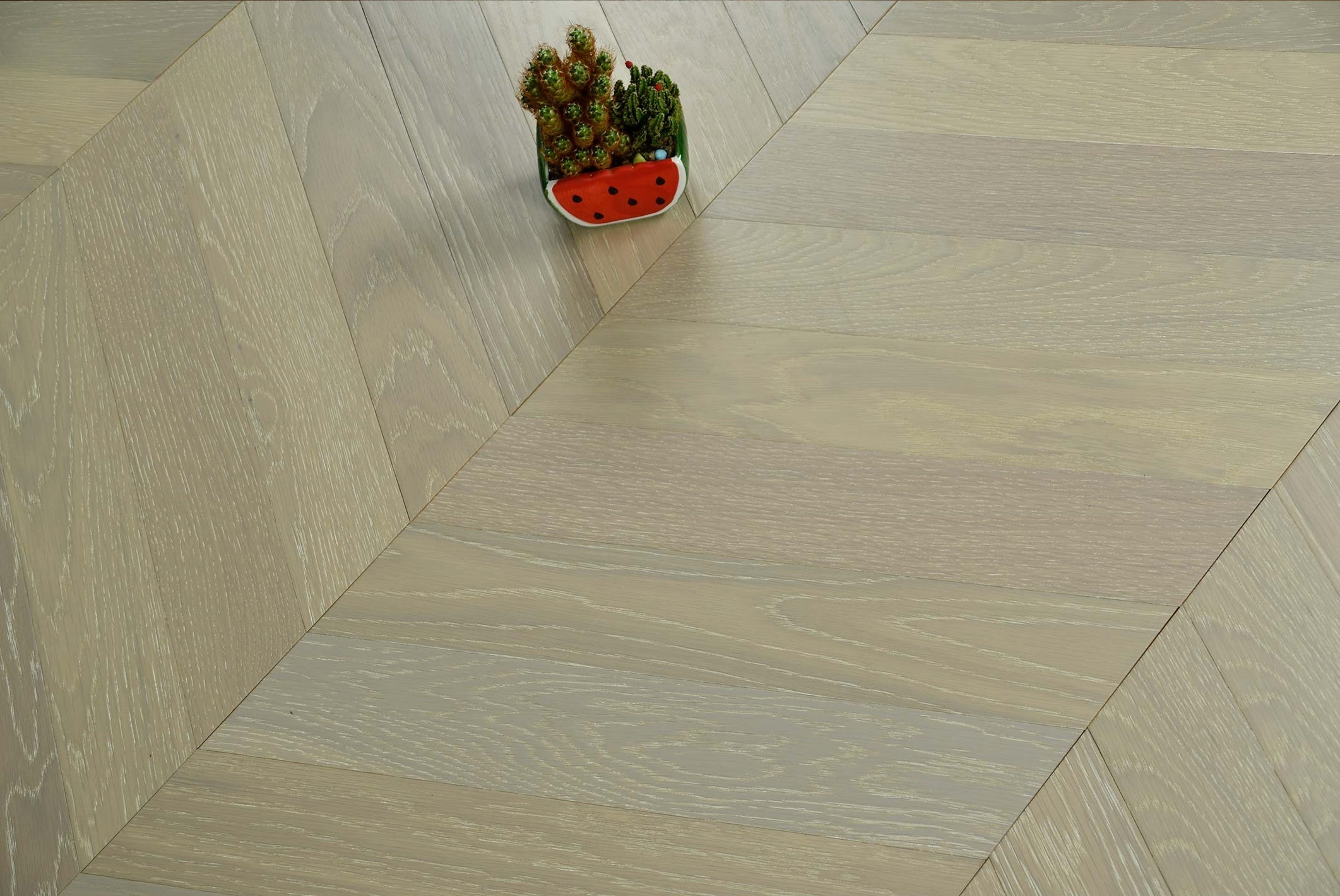 Изображение товара Инженерная доска Natural Rain Floor French Tree Oak 560/75/15 мм, класс 41, брашировка, 2,1 м²