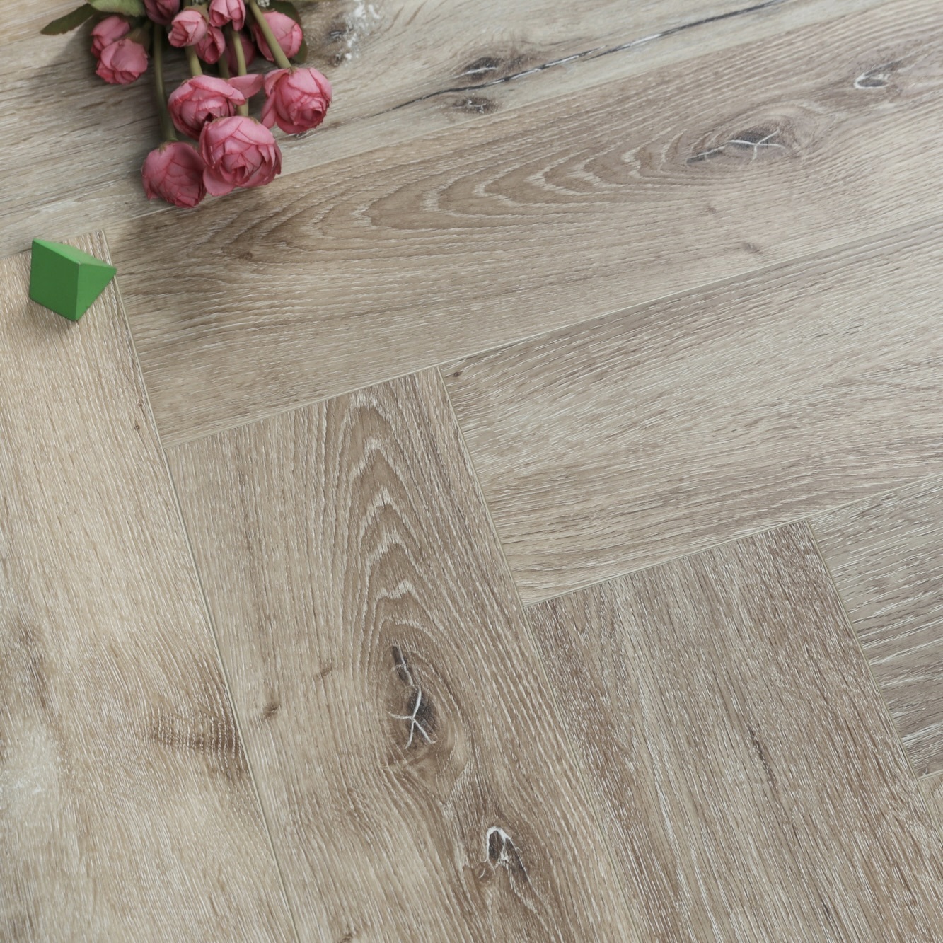 Изображение товара SPC плитка Novafloor Chataeu Дуб шале эффект 42 класс влагостойкая структура