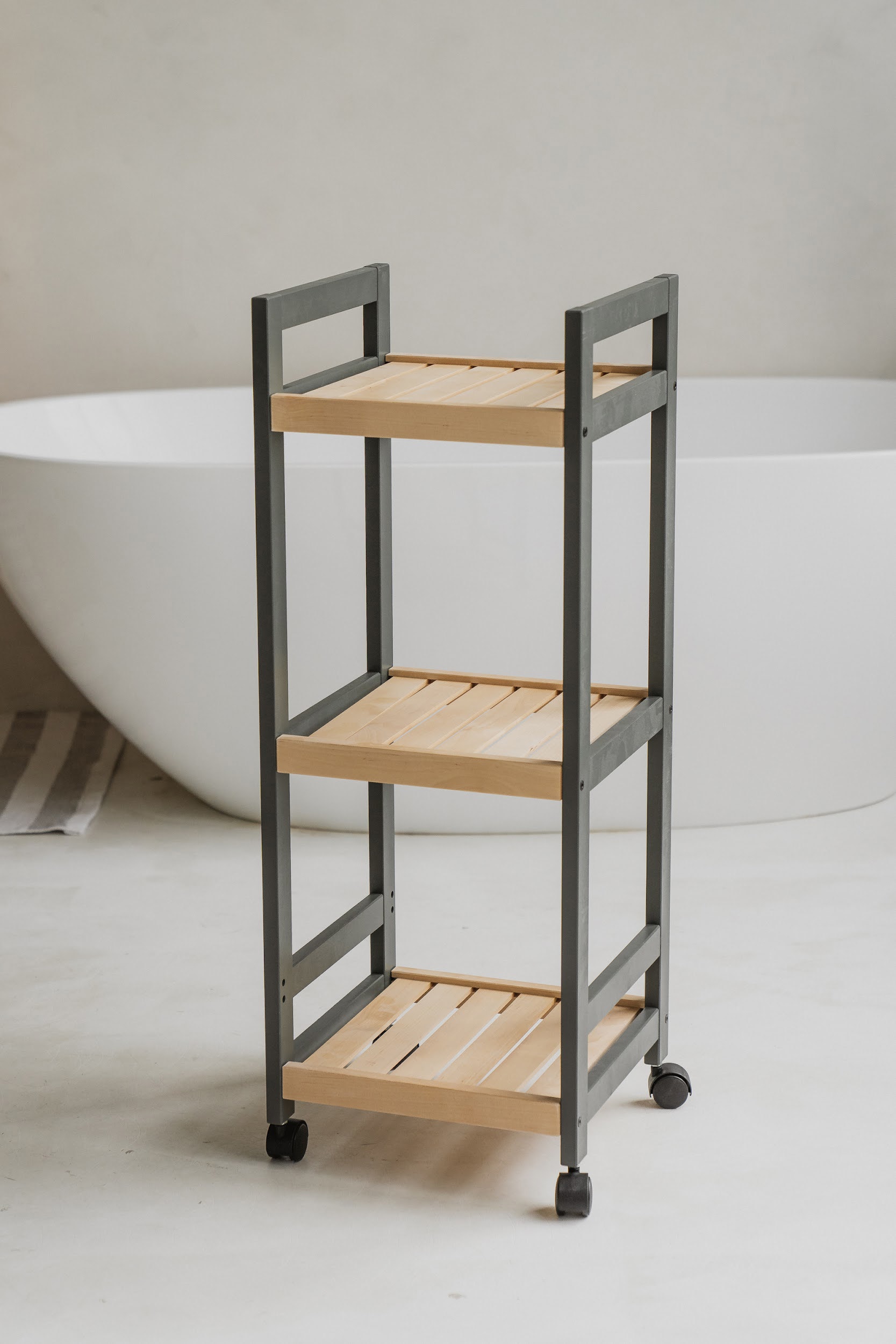 Изображение товара Стеллаж деревянный Pine на колесиках 34x92x33 см берёза цвет графит
