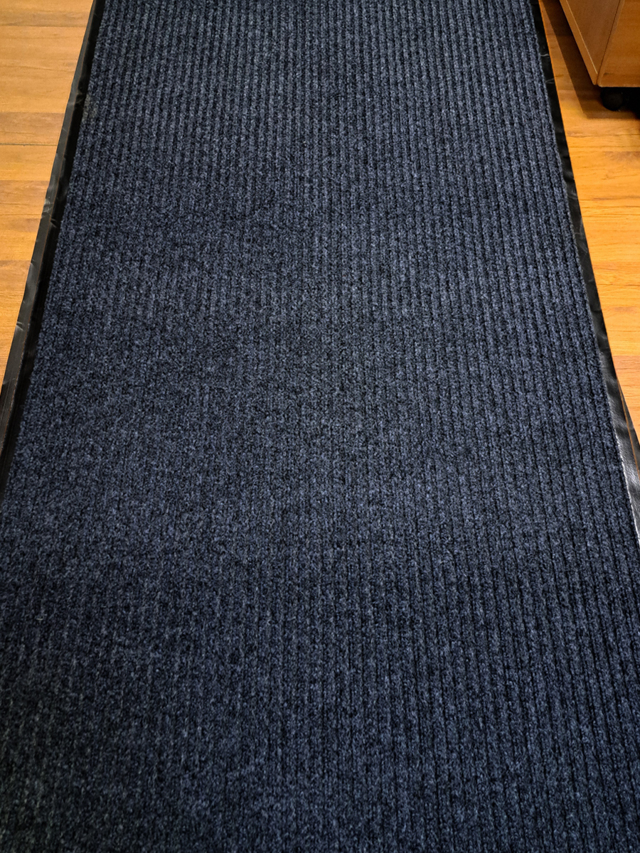 Изображение товара Ковровая дорожка Qingdao 1x4 м черная из полиэстера с противоскользящей основой