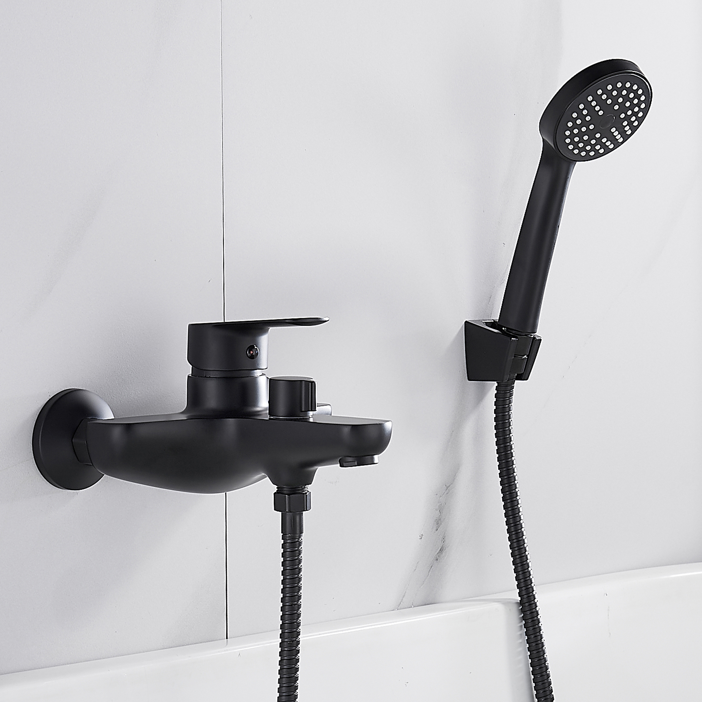 Изображение товара Смеситель для ванной Aloute A0802H черный матовый с душевой лейкой