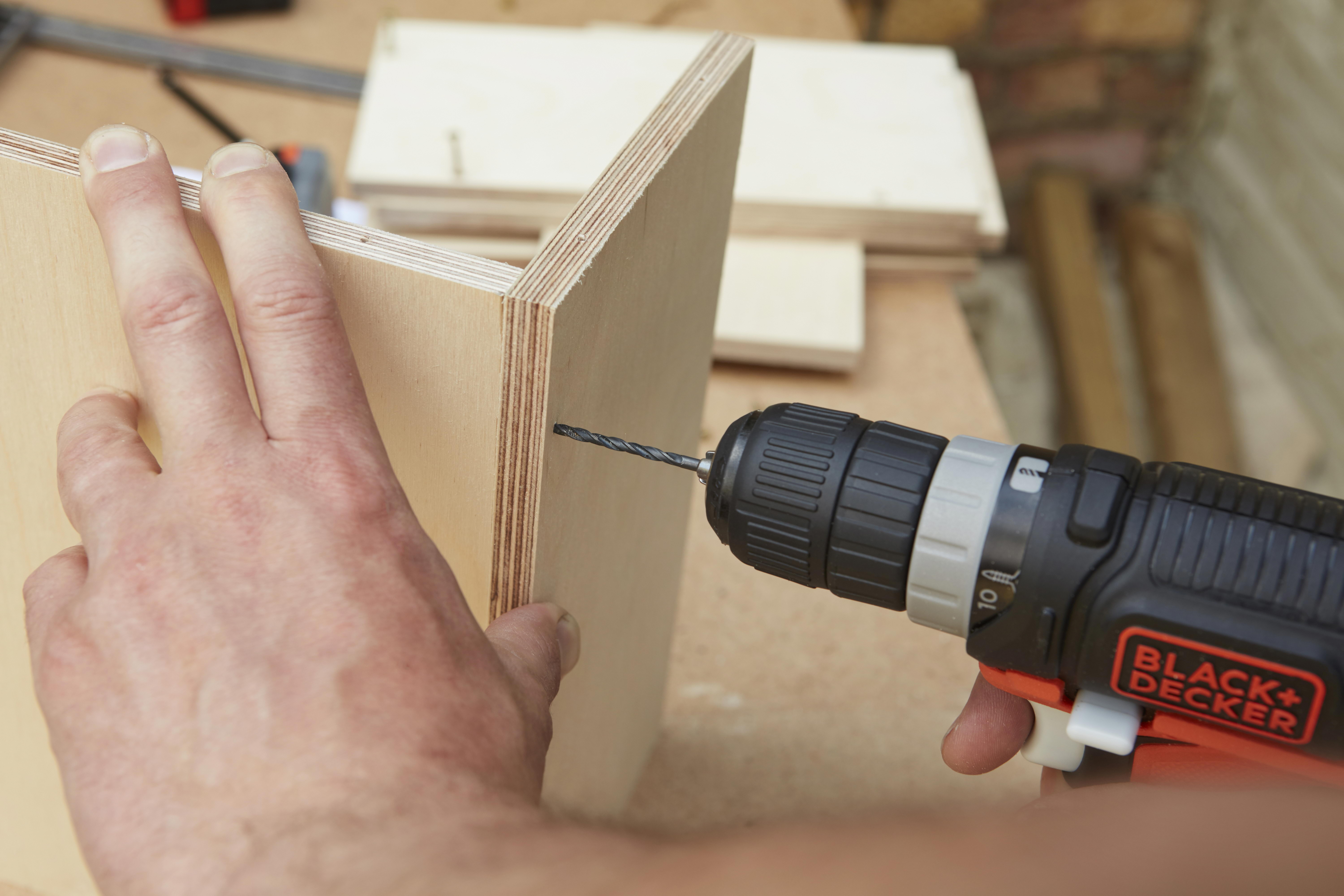 Изображение товара Аккумуляторная дрель-шуруповерт Black&Decker BDCDD12USB-XJ