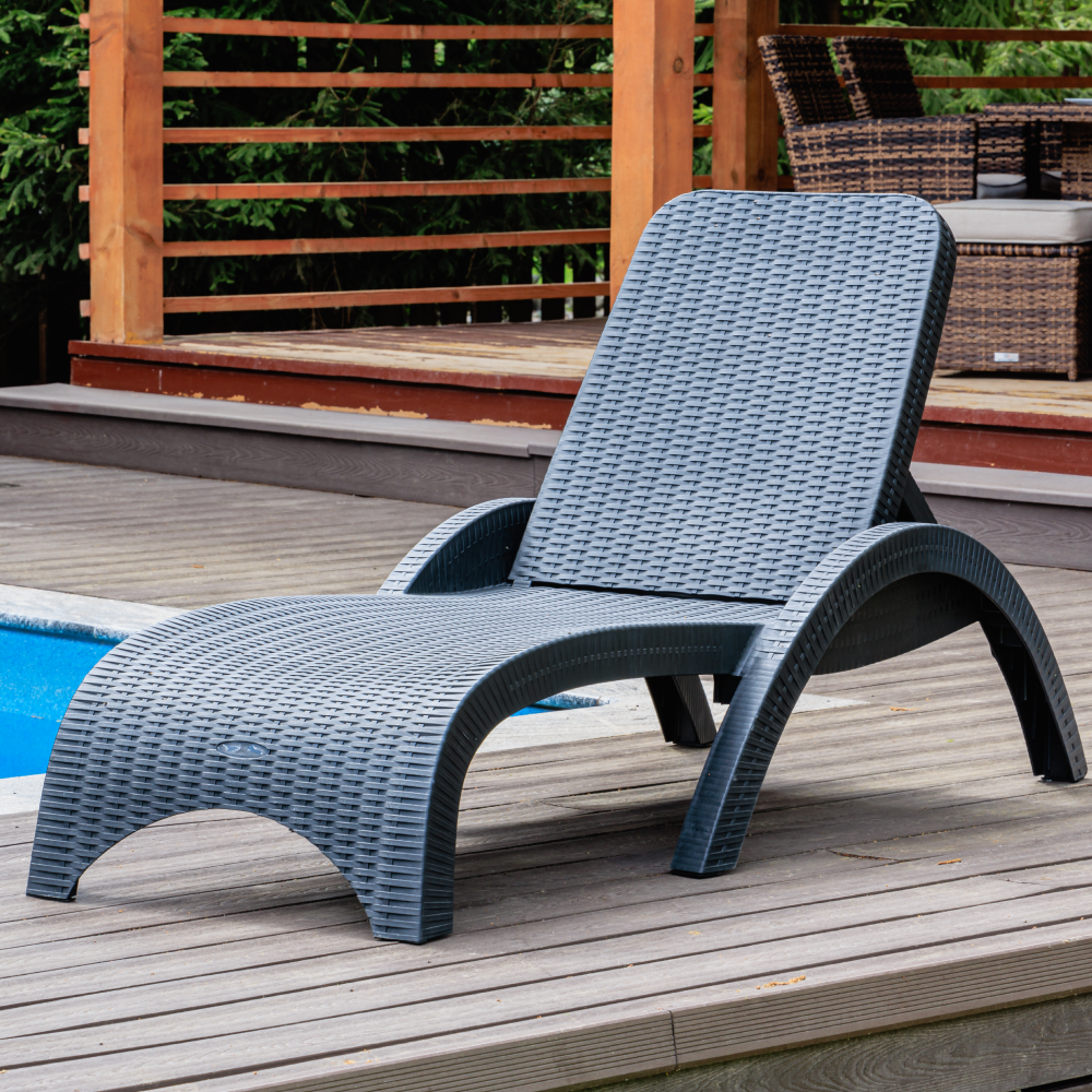 Изображение товара Шезлонг Royal Family Mark 187x73x44 см пластиковый с регулировкой и колесами