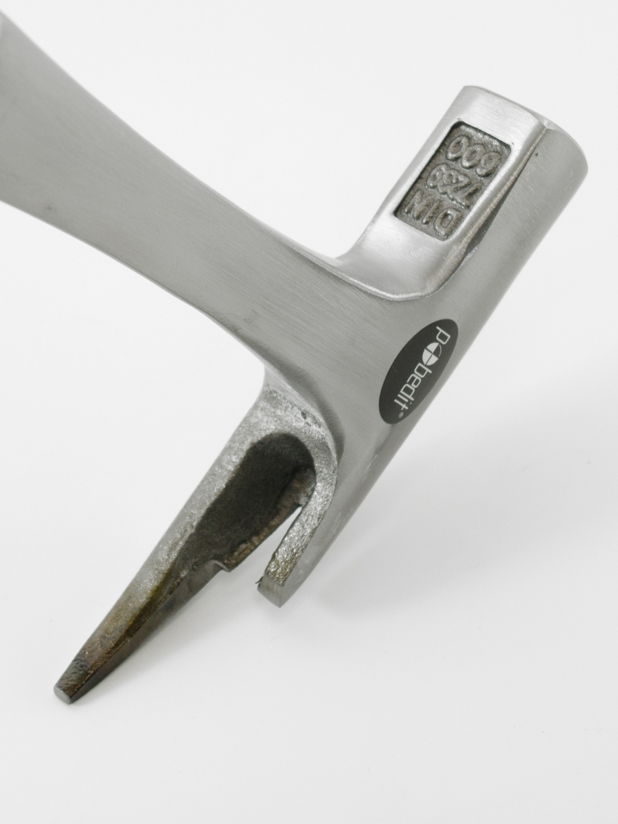 Изображение товара Молоток-гвоздодер Pobedit 600 г с обрезиненной рукояткой