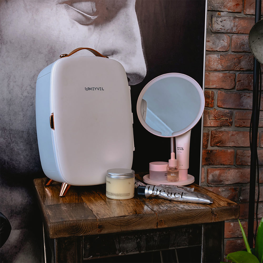 Изображение товара Компактный бьюти-холодильник Meyvel MB-06C1W 6л белый для косметики и напитков