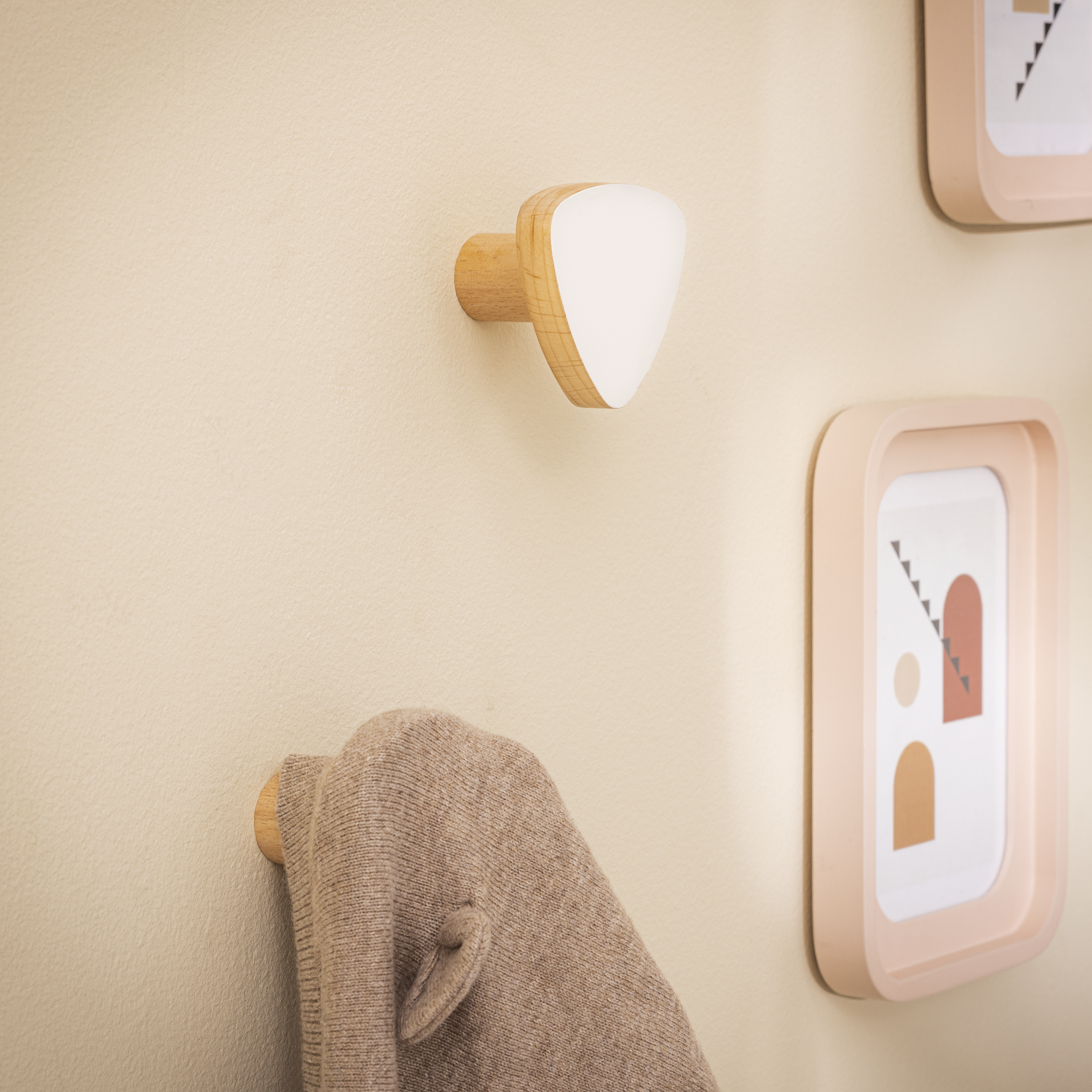 Изображение товара Настенная вешалка Smile 1 крючок белая 6.3x6.1x4.7 см