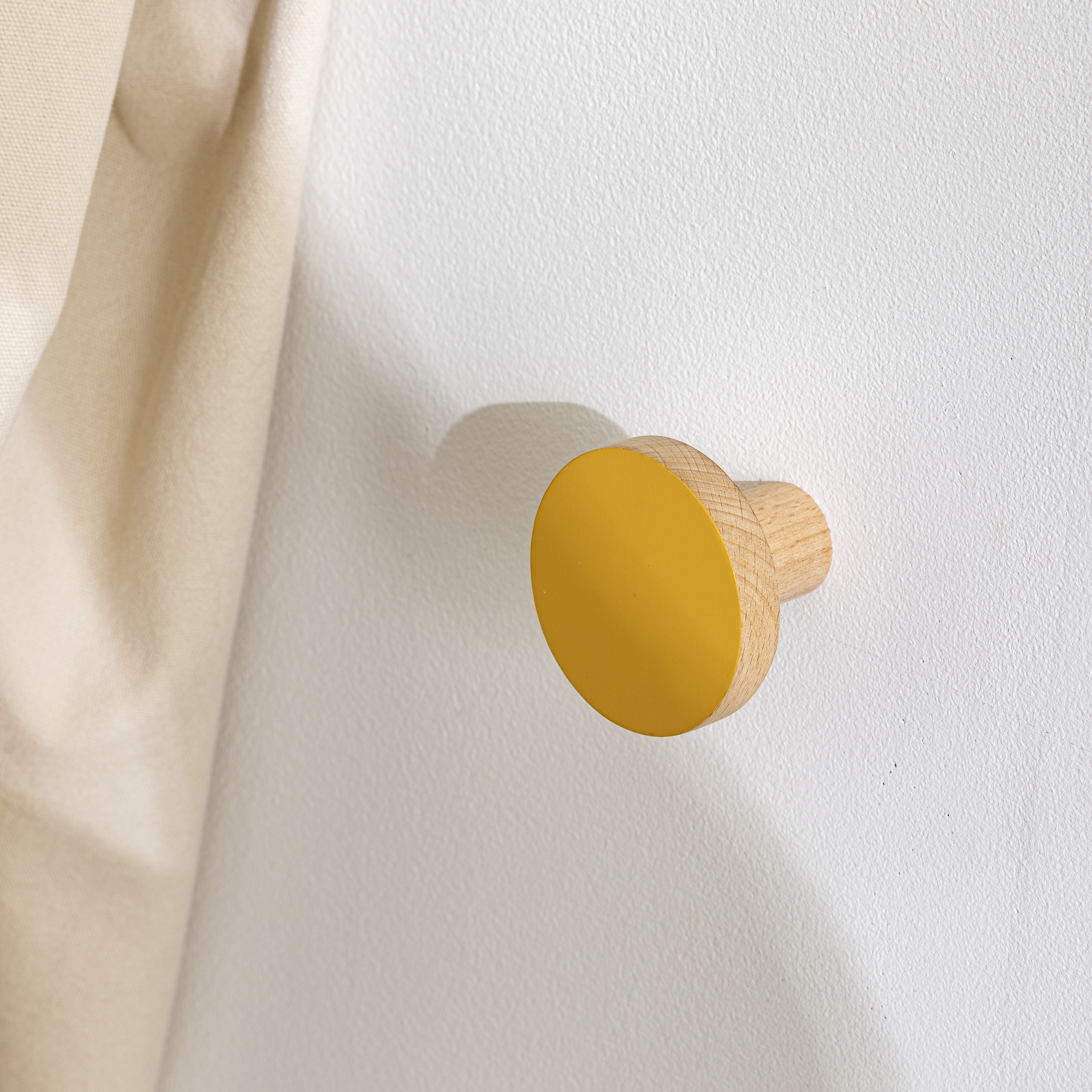 Вешалка настенная Rondo 1 крючок 6x6x4.7 см цвет желтый