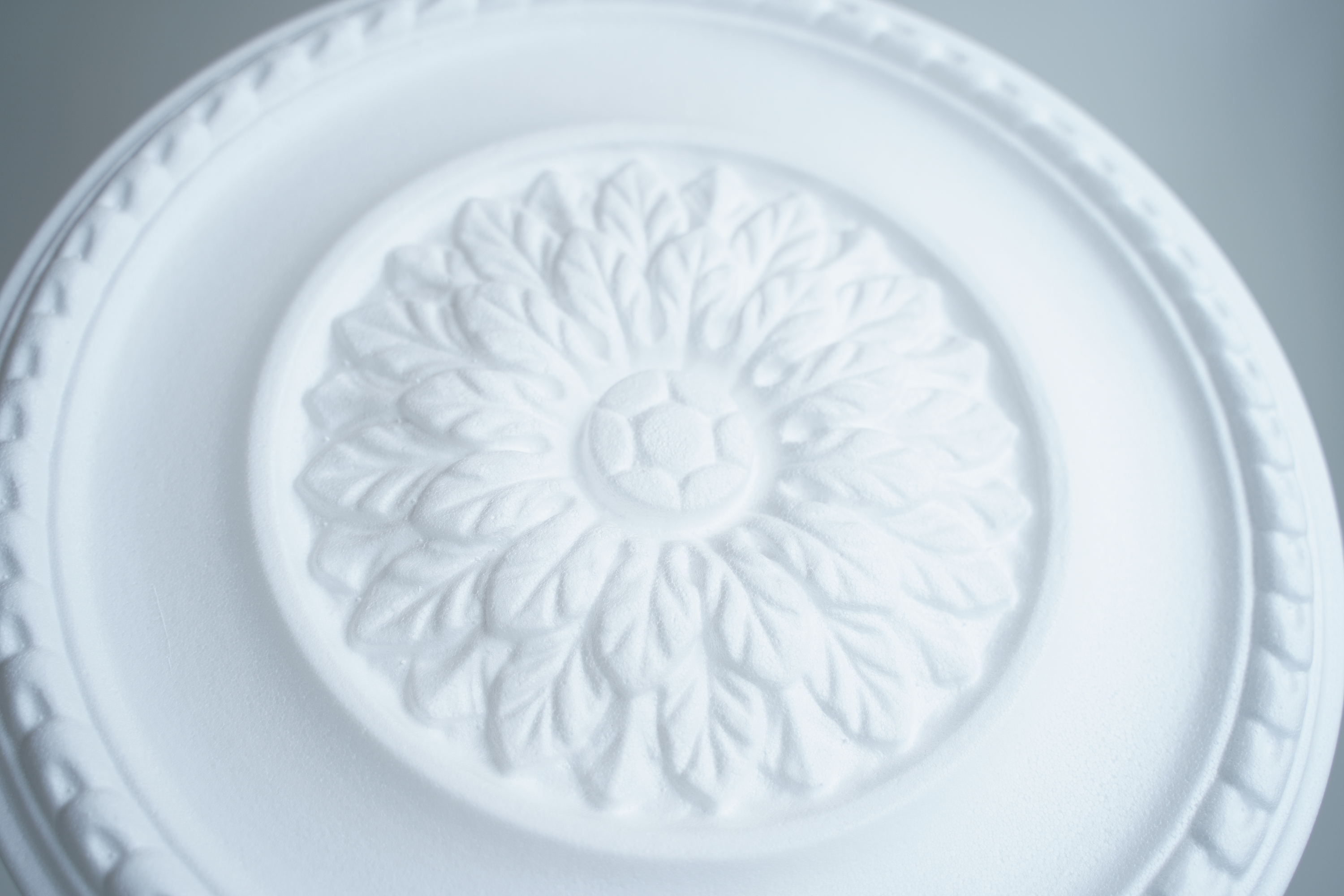 Декоративная потолочная розетка полистирол белая Decoflair D305-380 38 см - 2