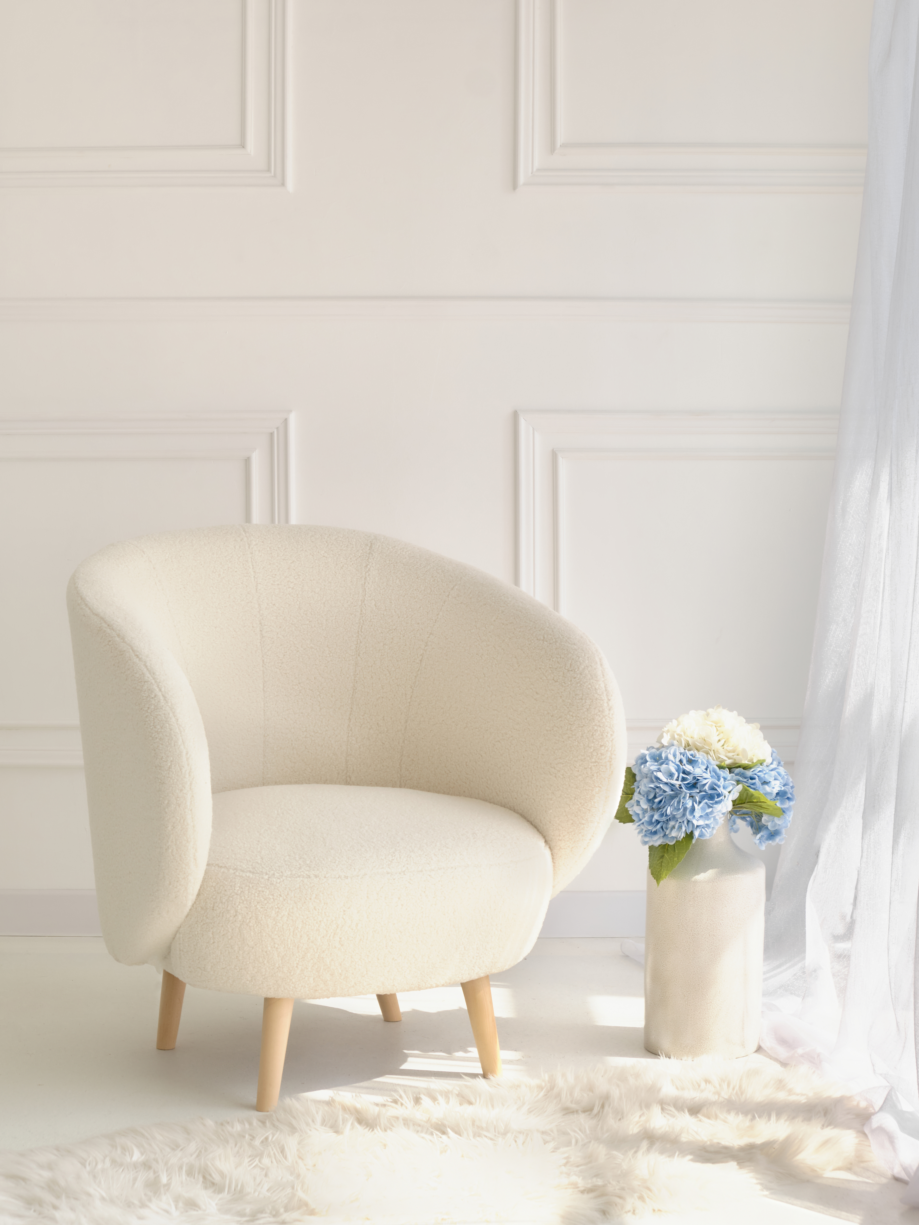 Изображение товара Кресло Мод из искусственного меха и фанеры, белое, 71x79x75 см