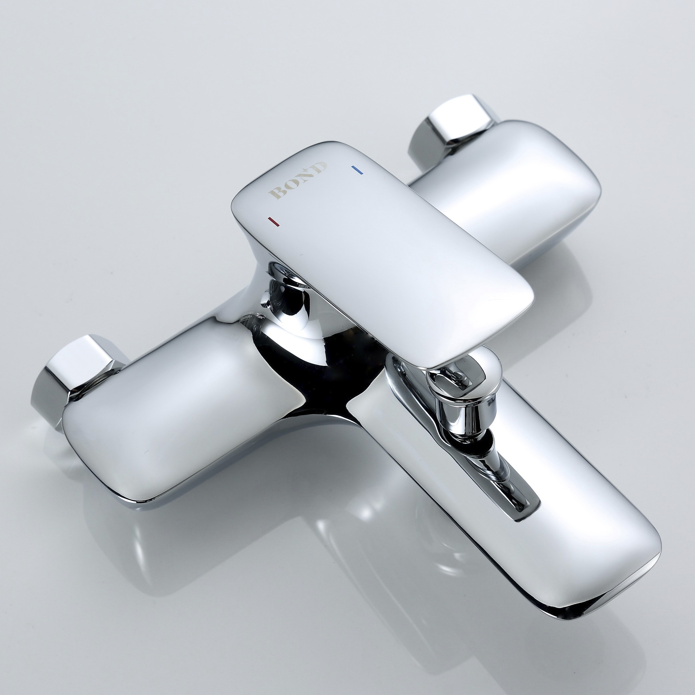 Изображение товара Смеситель для ванны Bond BLM033100 однорычажный цвет хром