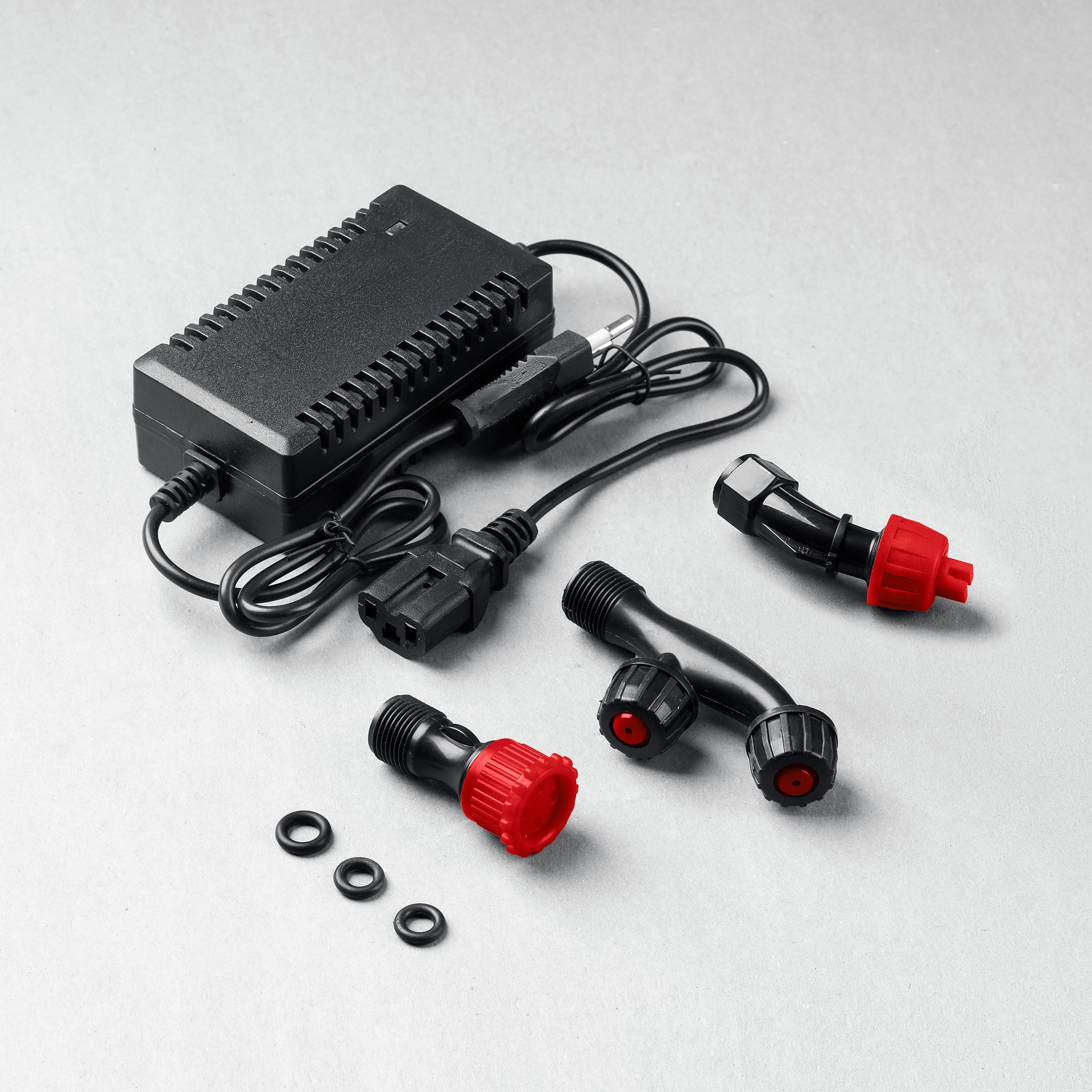 Изображение товара Опрыскиватель аккумуляторный ранцевый Зубр Мастер ОПС-16К 16 л 12 В АКБ и ЗУ в комплекте