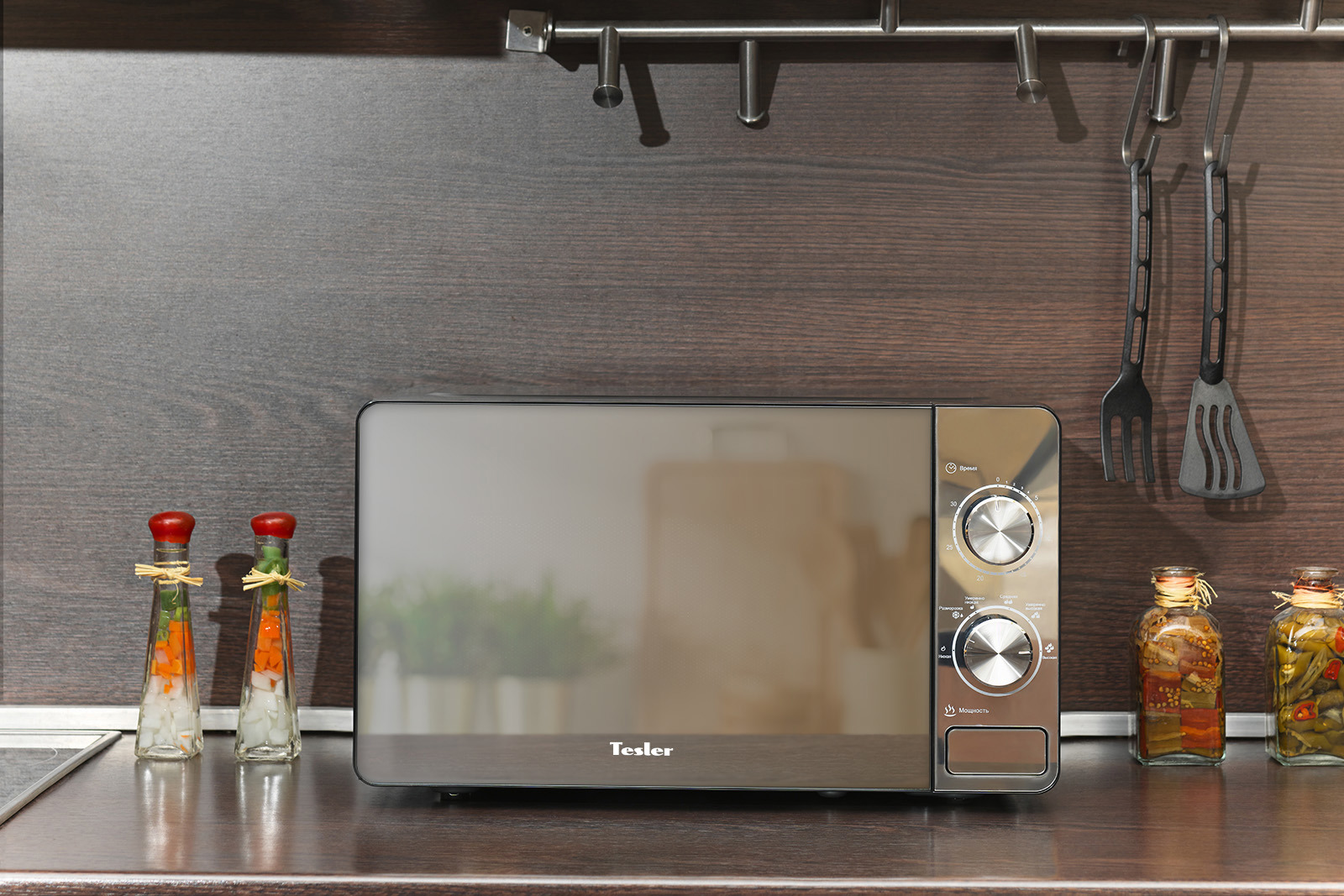 Изображение товара Микроволновая печь Tesler MM-2002 с механическим управлением и объемом 20 л
