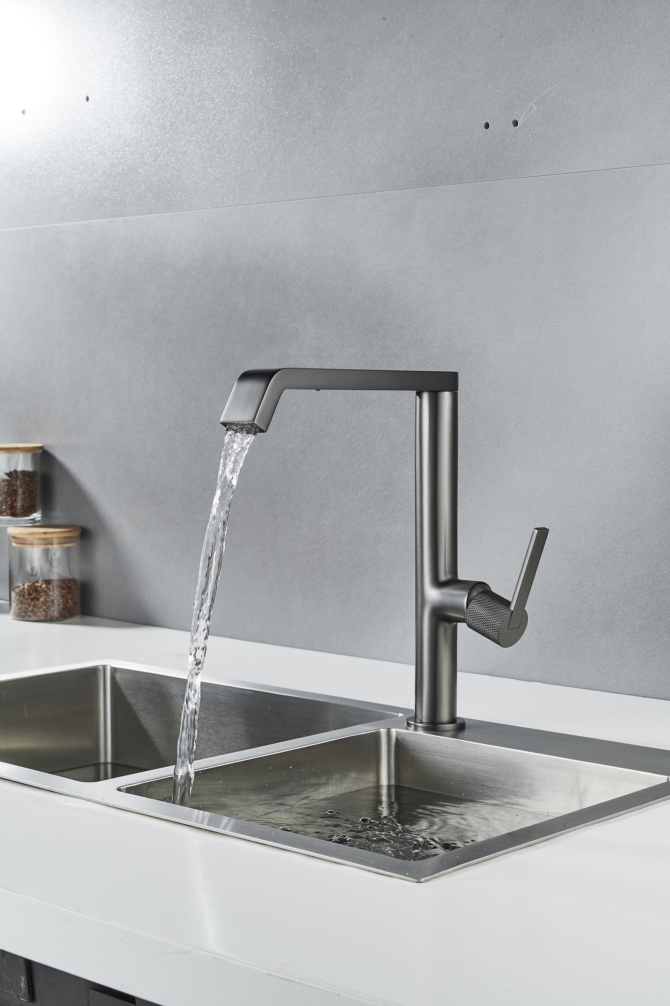 Изображение товара Смеситель для кухни Maxonor pure life PL4084-9 поворотный излив 25.9 см цвет пепельный
